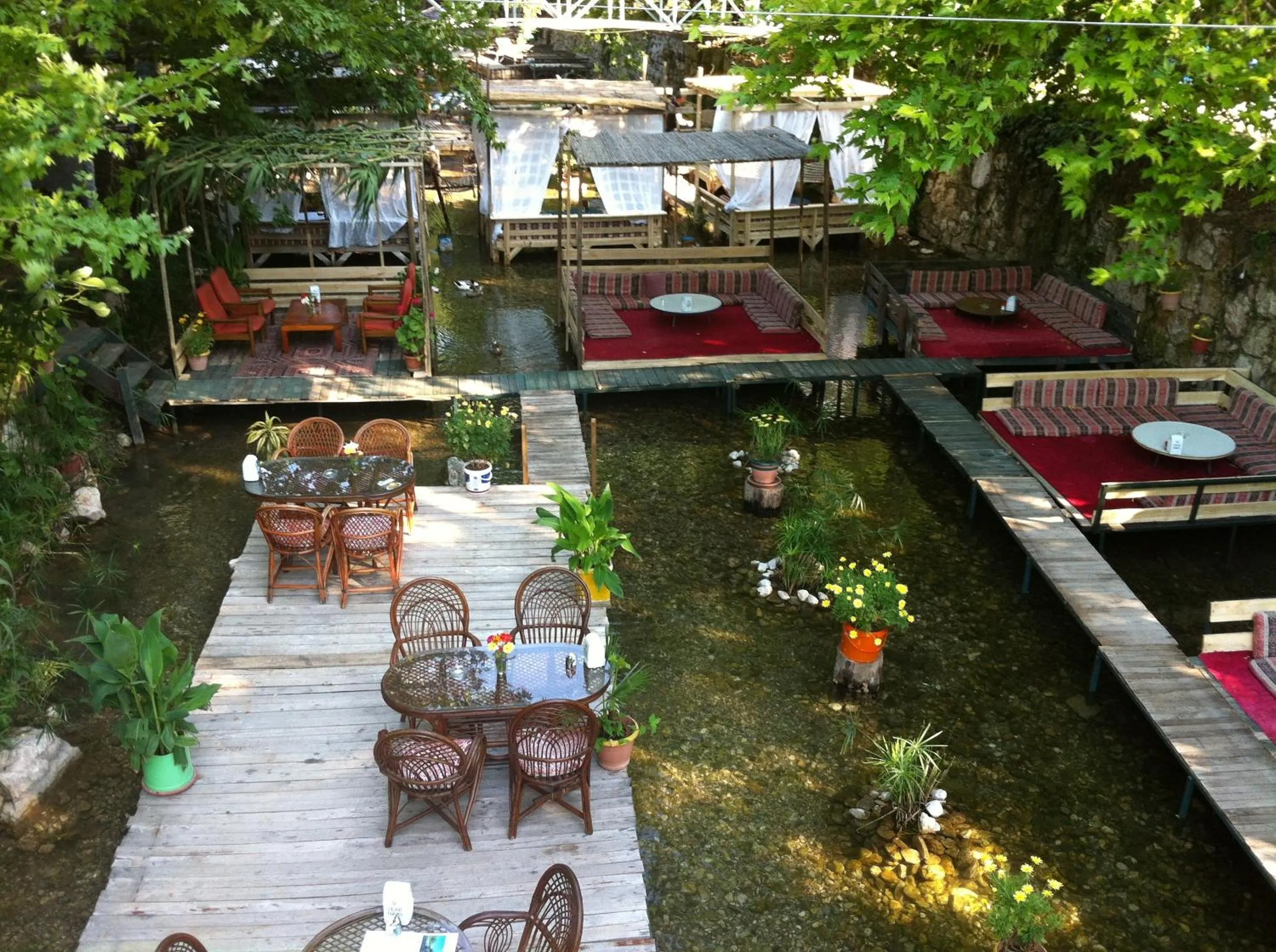 Restaurant/places to eat in Arikanda River Garden Hotel