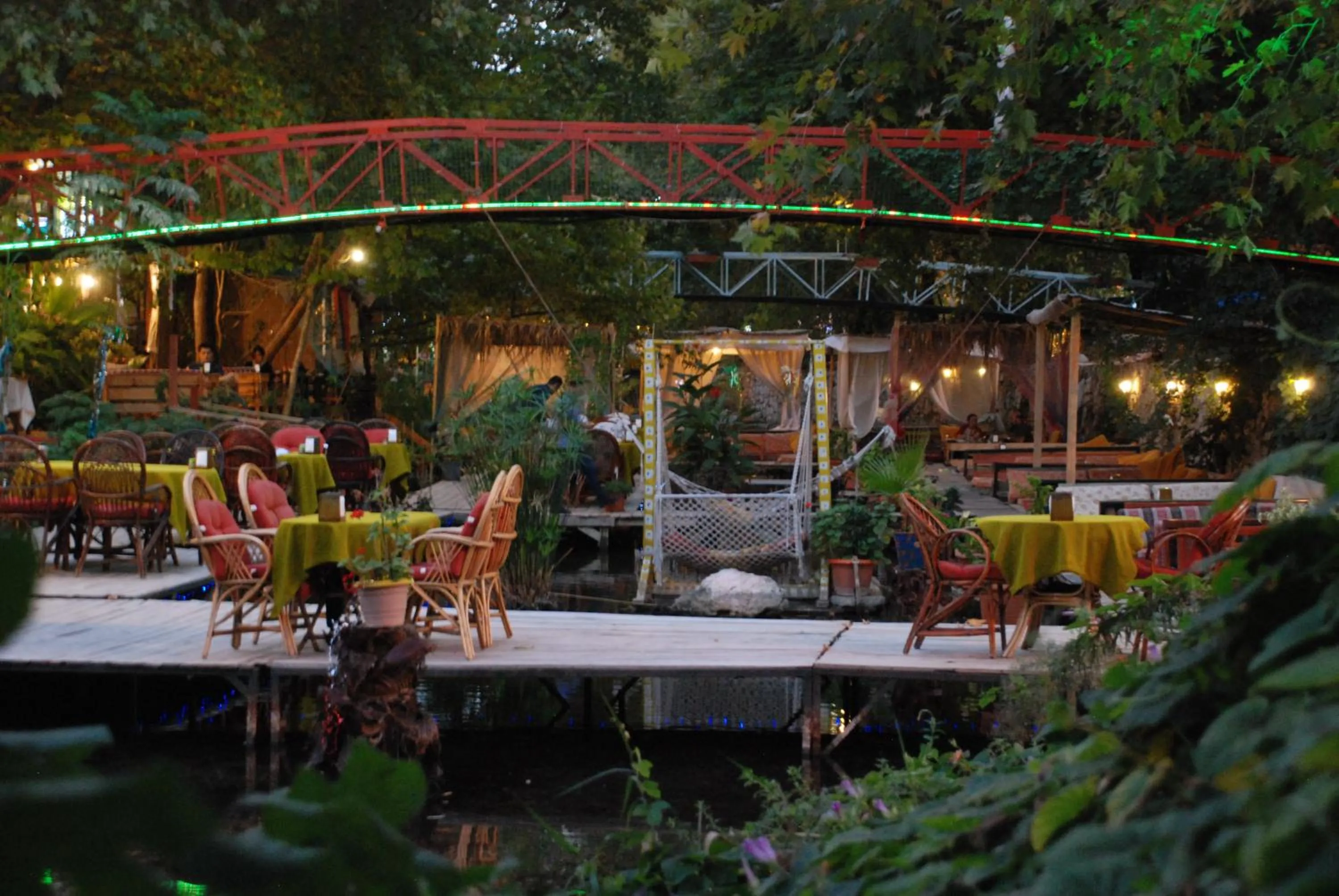 Restaurant/places to eat in Arikanda River Garden Hotel