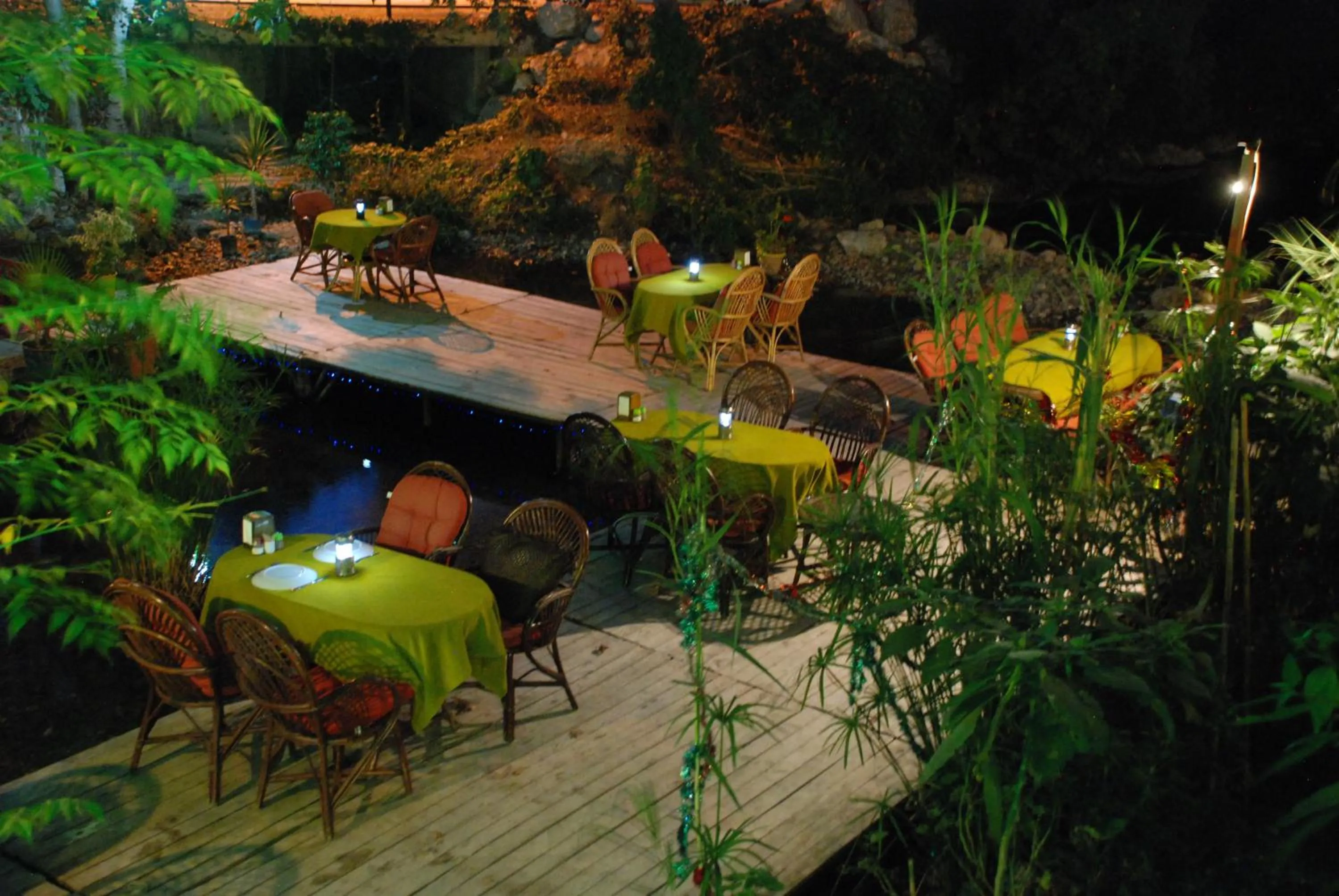 Restaurant/places to eat in Arikanda River Garden Hotel