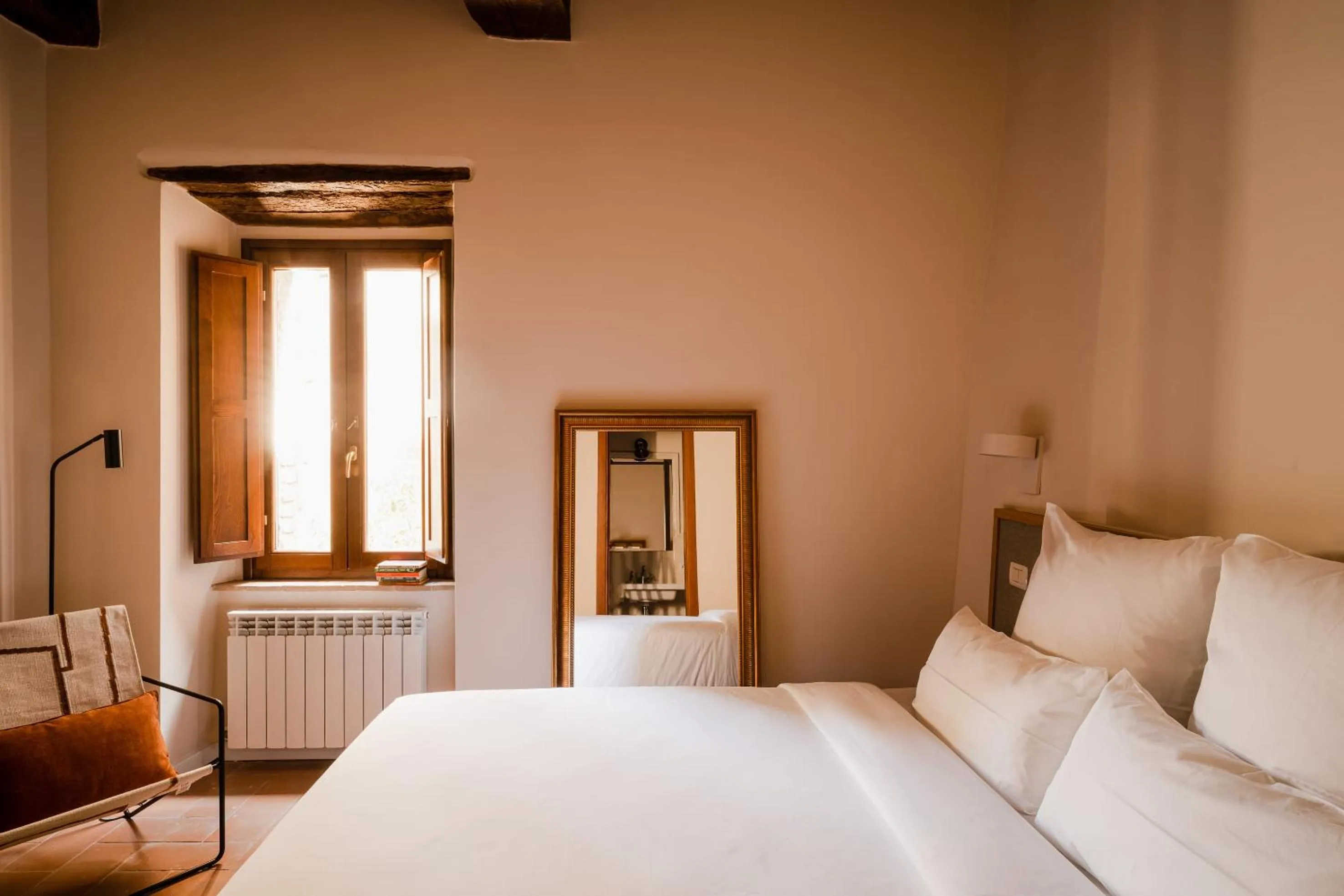 Property building, Bed in Aethos Saragano