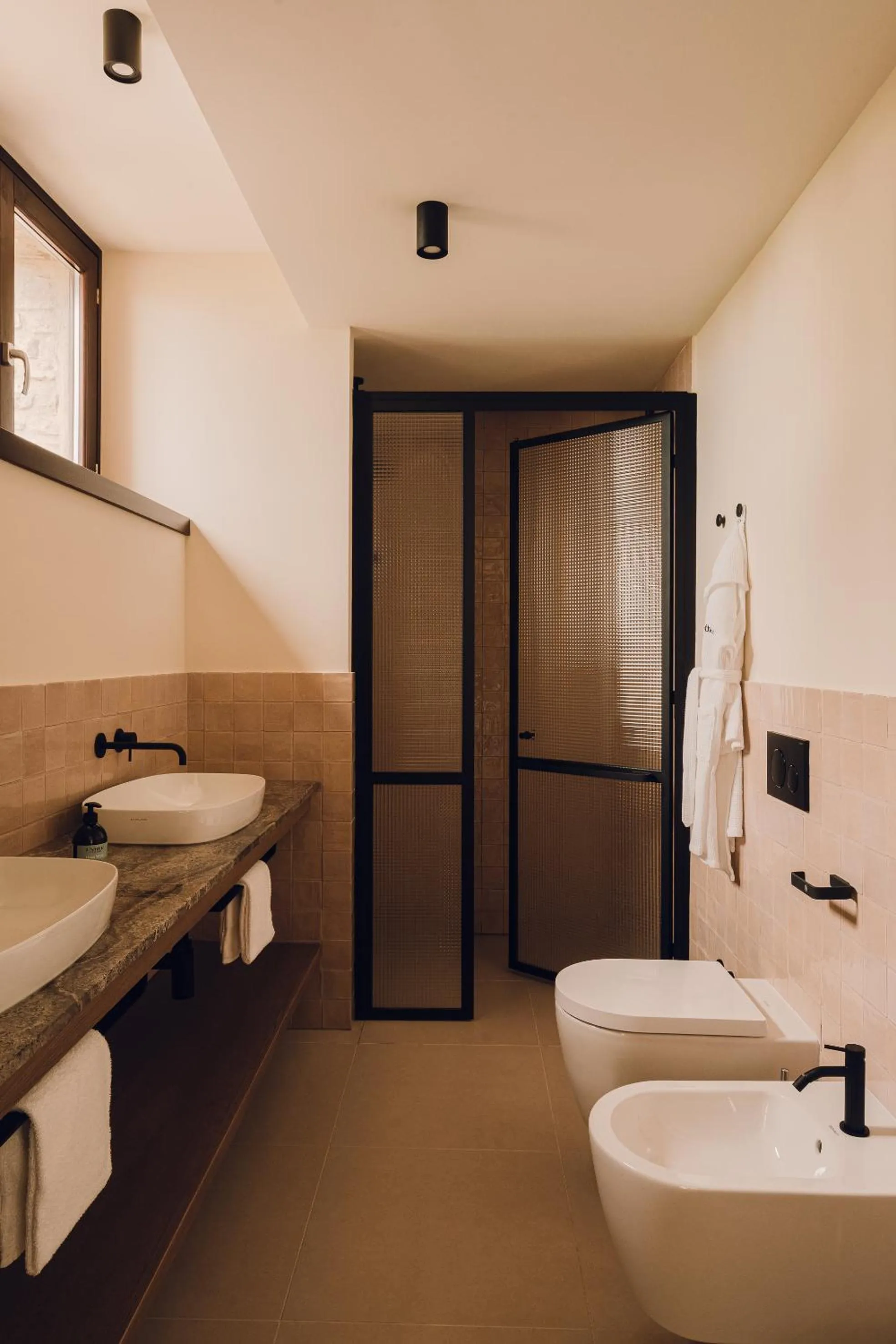 Bathroom in Aethos Saragano