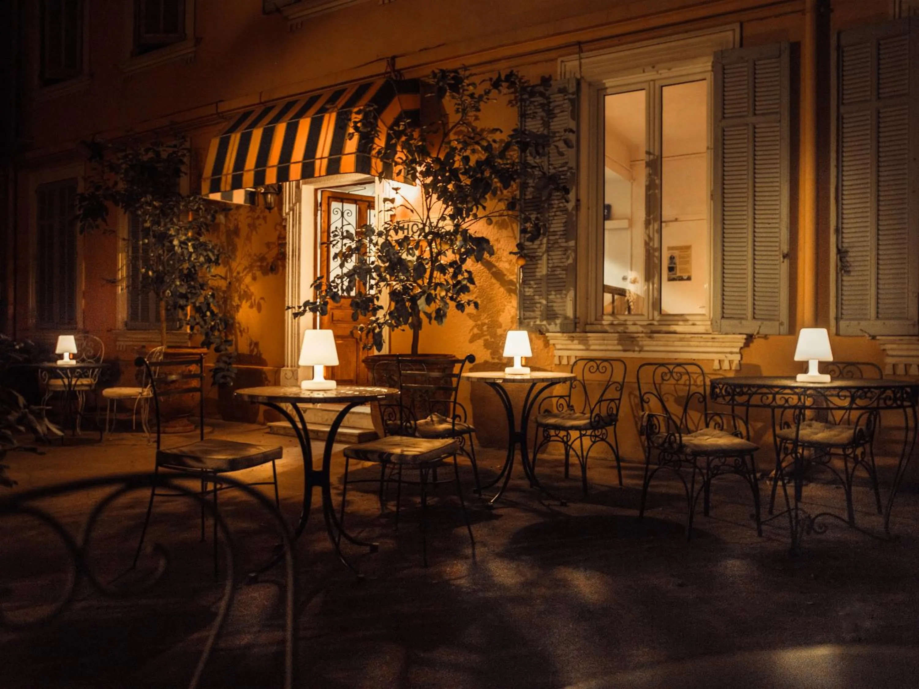 Facade/entrance in Chanteclair