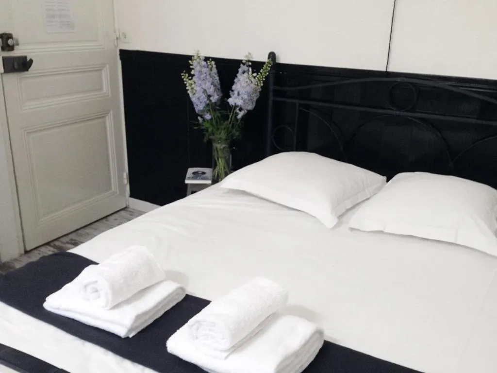 Bedroom, Bed in Chanteclair