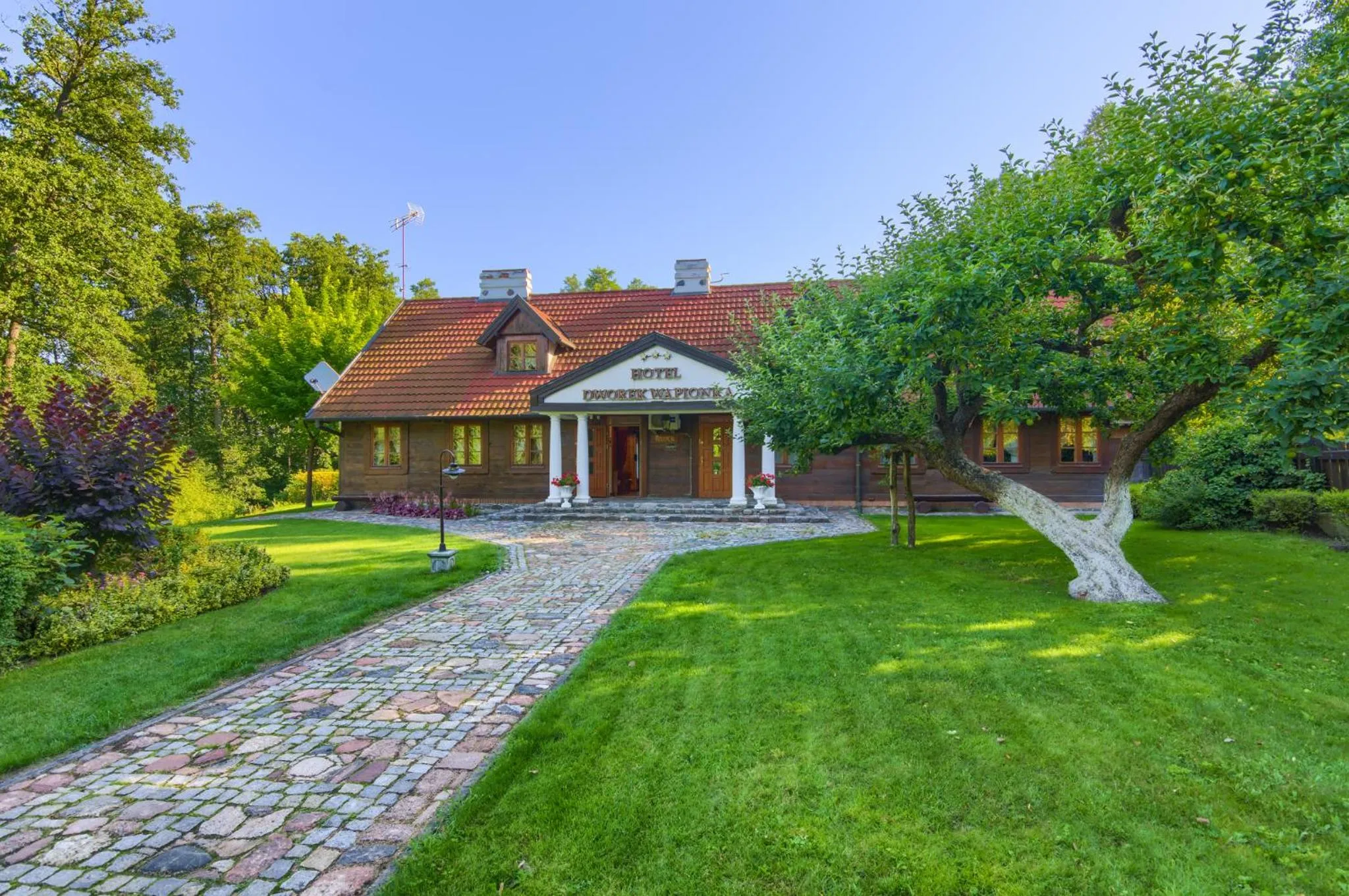 Property building in Hotel Dworek Wapionka