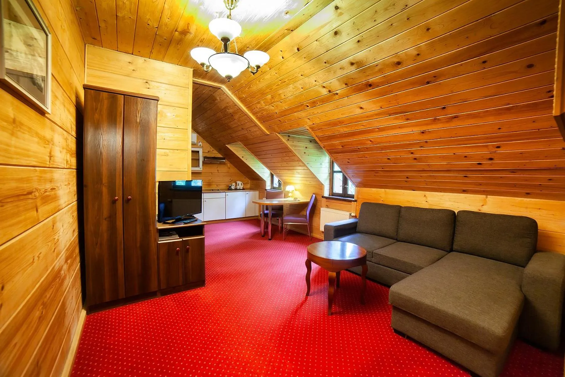 Kitchen or kitchenette in Hotel Dworek Wapionka