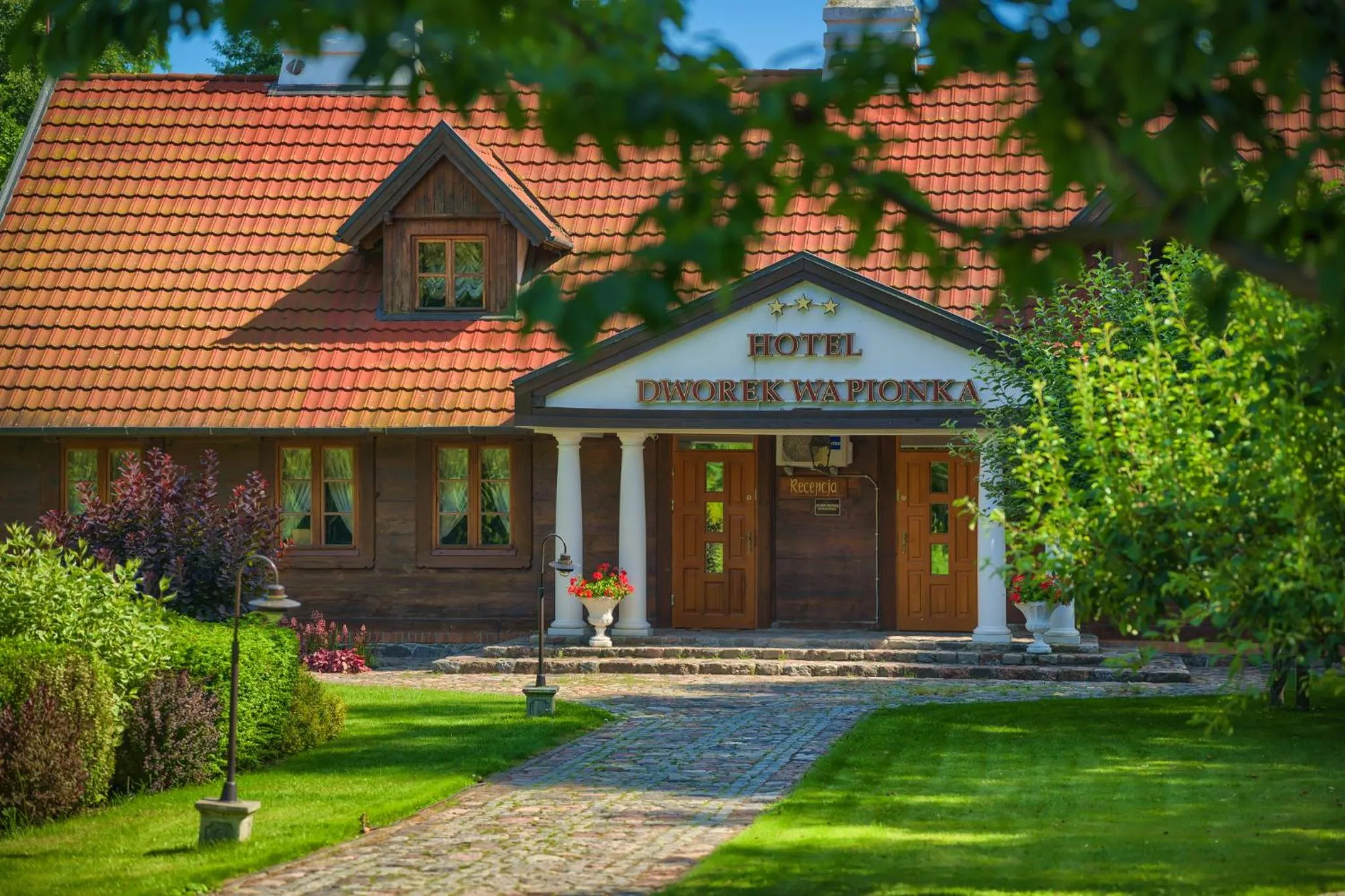 Property building in Hotel Dworek Wapionka