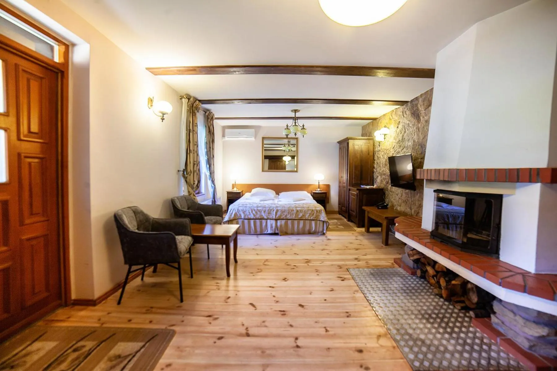 Photo of the whole room, Bed in Hotel Dworek Wapionka