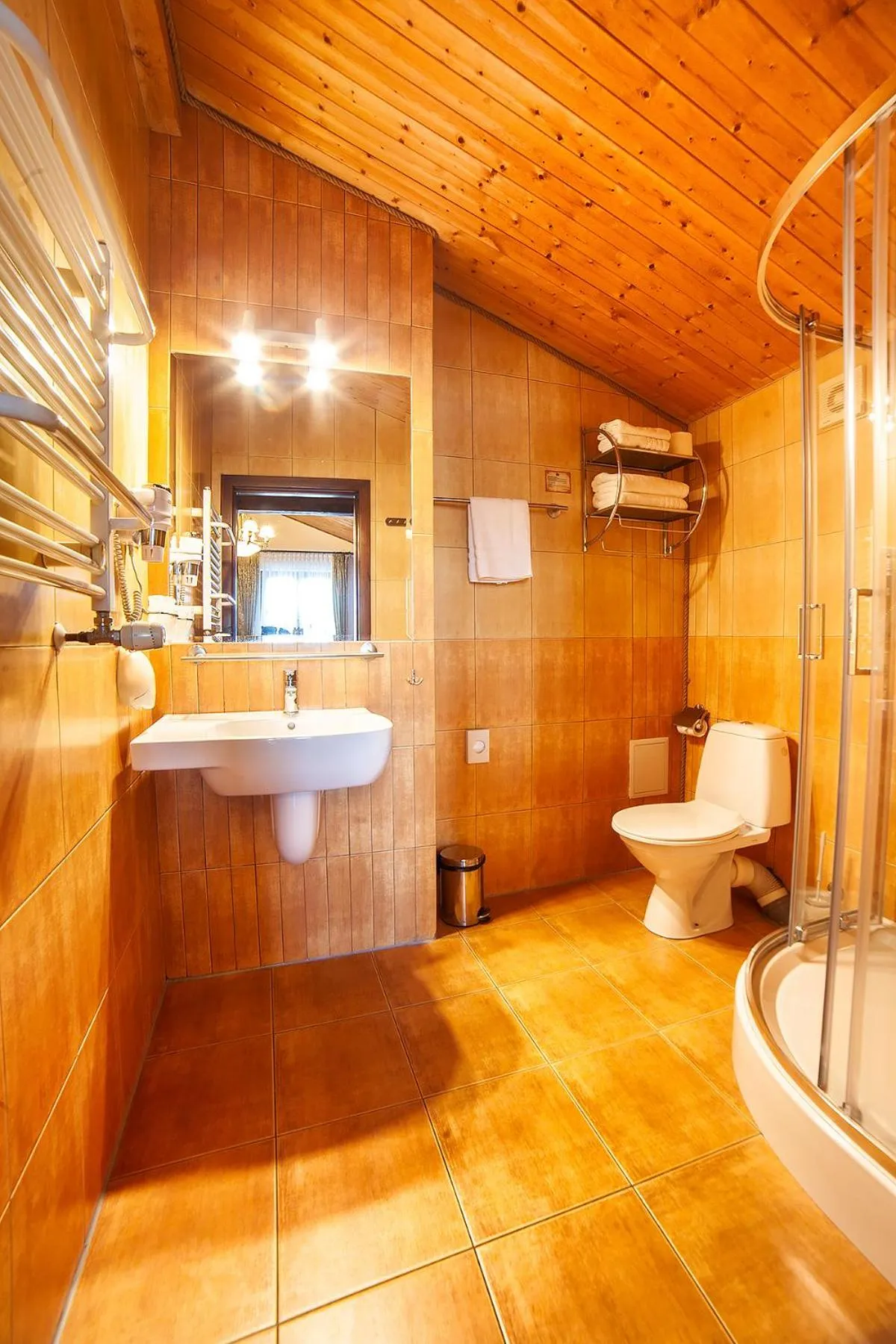 Bathroom in Hotel Dworek Wapionka