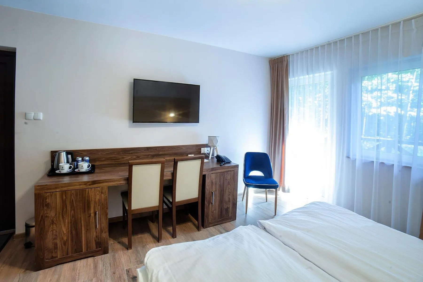 TV and multimedia, Bed in Hotel Dworek Wapionka