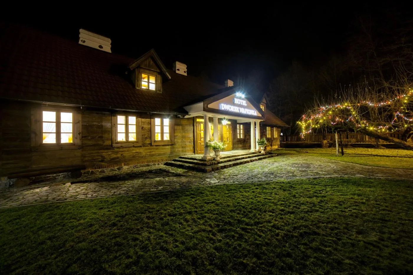 Property building in Hotel Dworek Wapionka