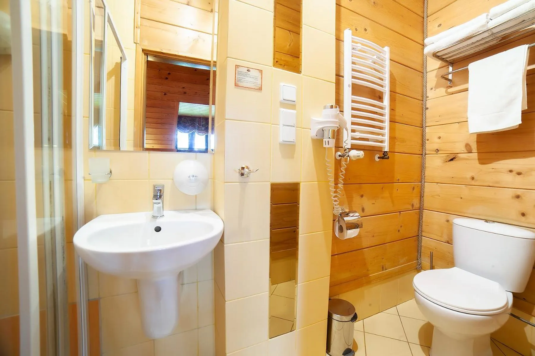 Bathroom in Hotel Dworek Wapionka