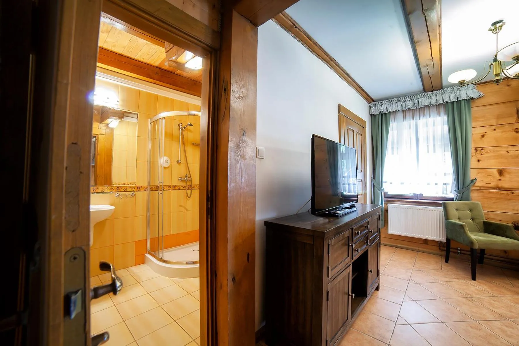 TV and multimedia in Hotel Dworek Wapionka