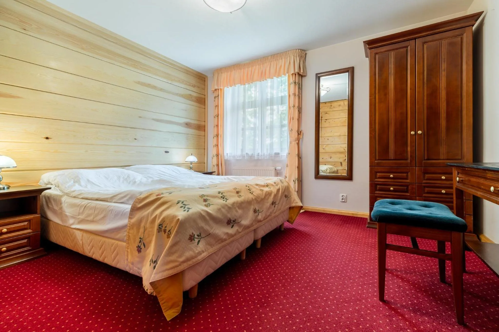 Bedroom, Bed in Hotel Dworek Wapionka