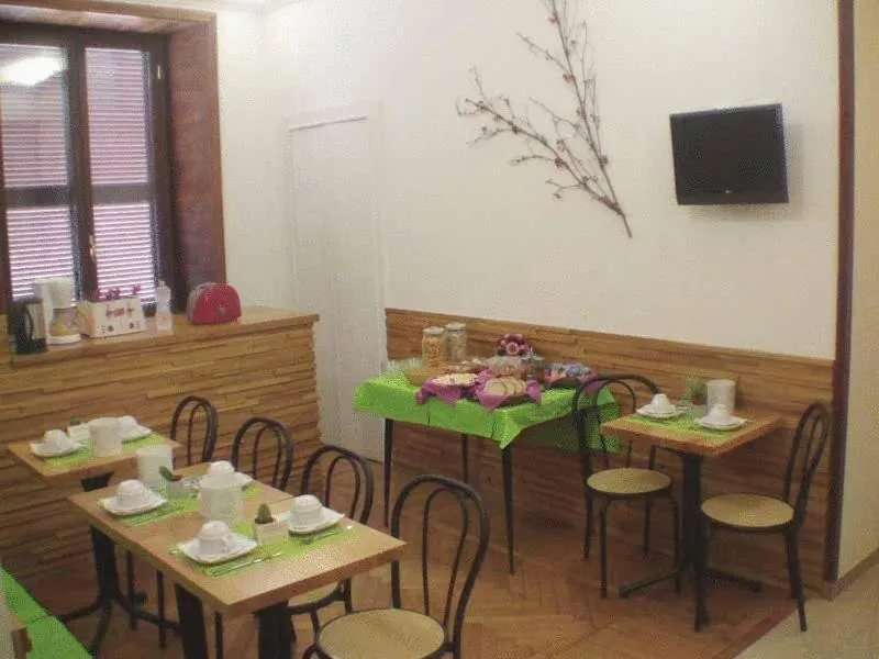 Restaurant/places to eat in B&B La Casa Di Rosy