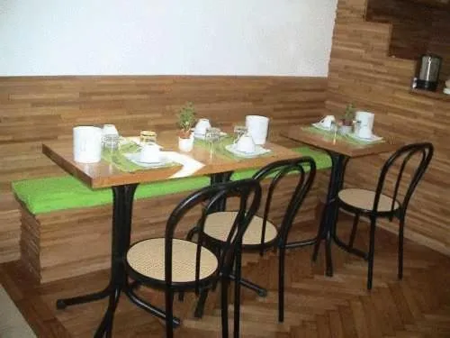 Restaurant/places to eat in B&B La Casa Di Rosy