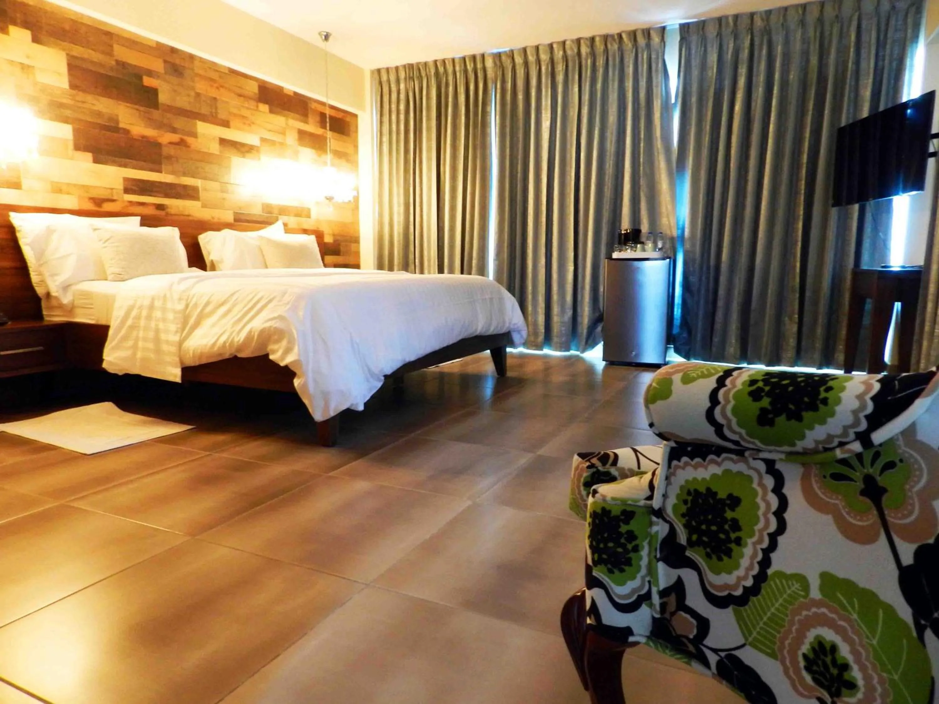 Bedroom, Bed in MON Hotel Boutique