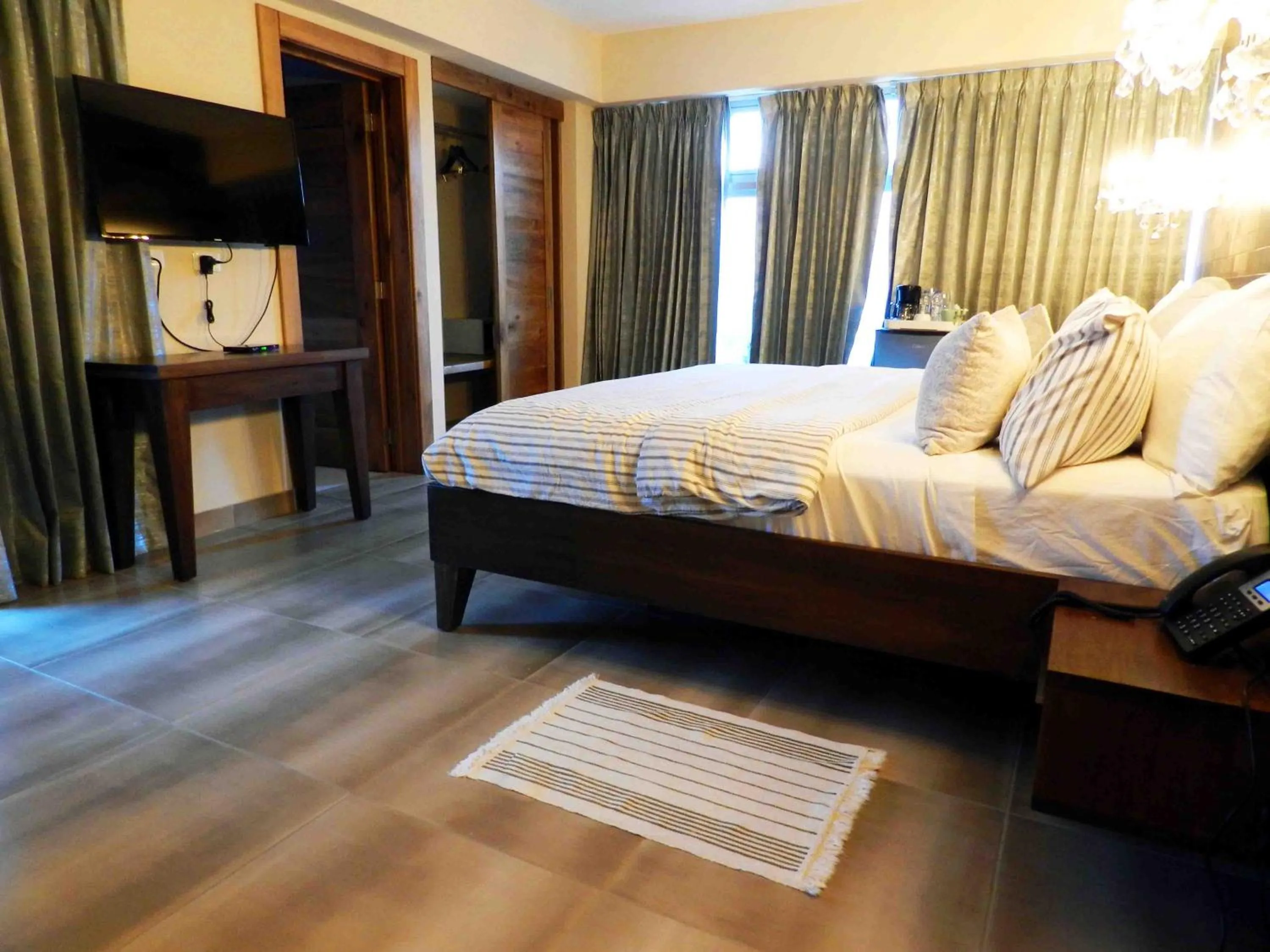 Bedroom, Bed in MON Hotel Boutique