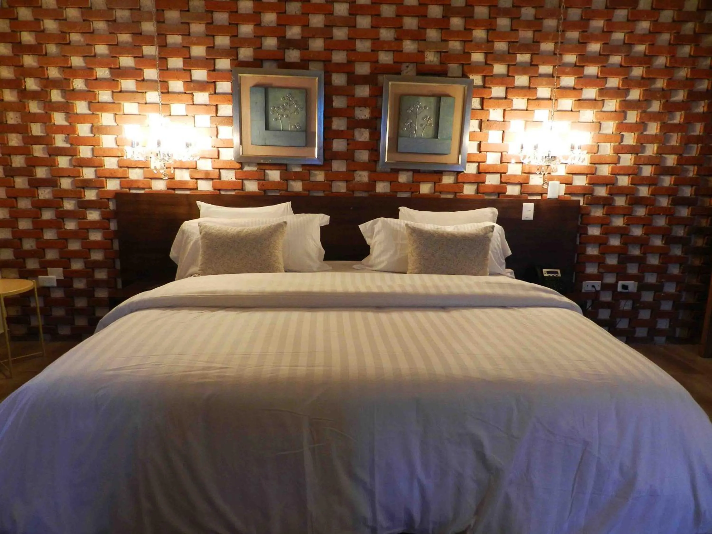 Bedroom, Bed in MON Hotel Boutique