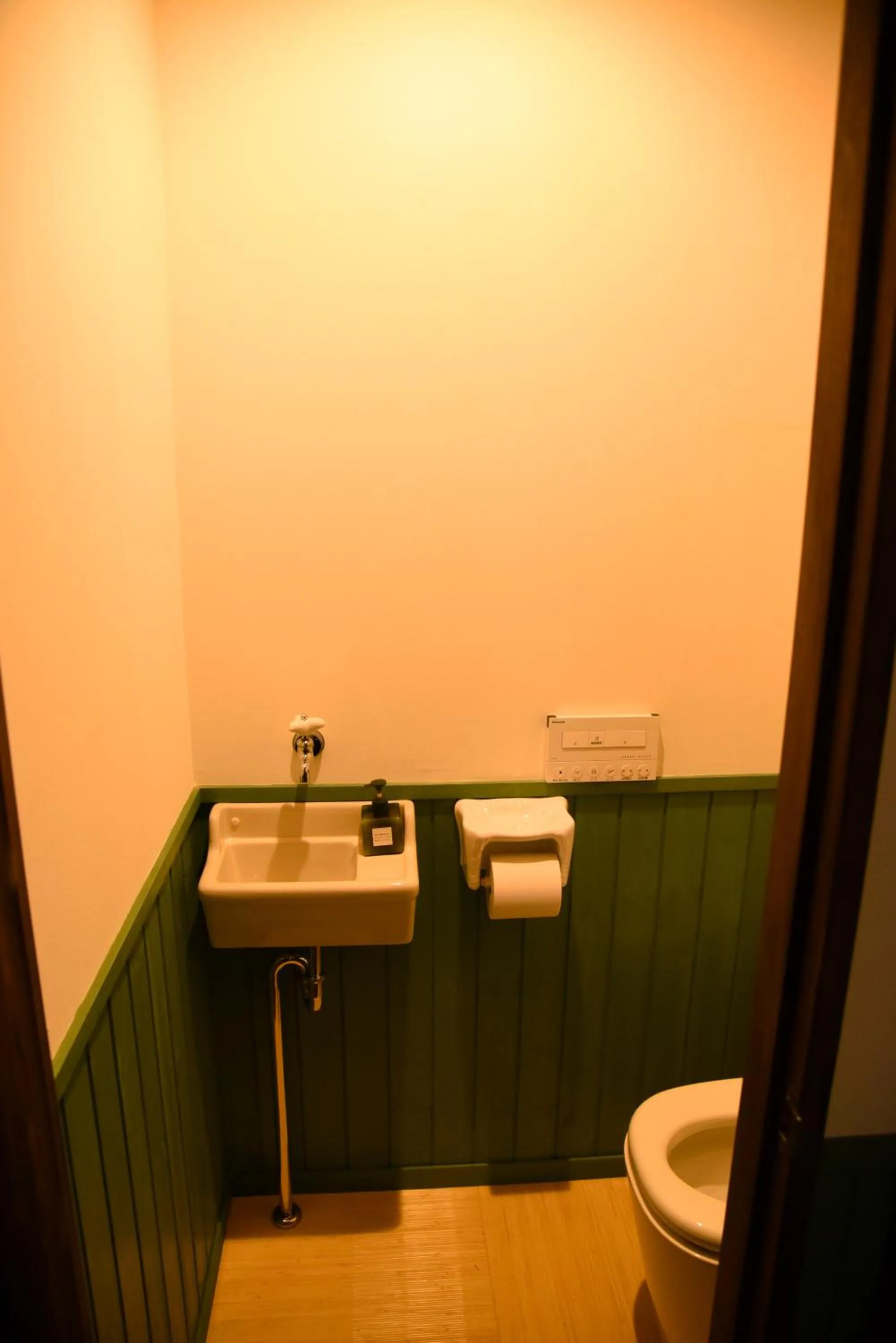 Toilet in HoNoDo COBO