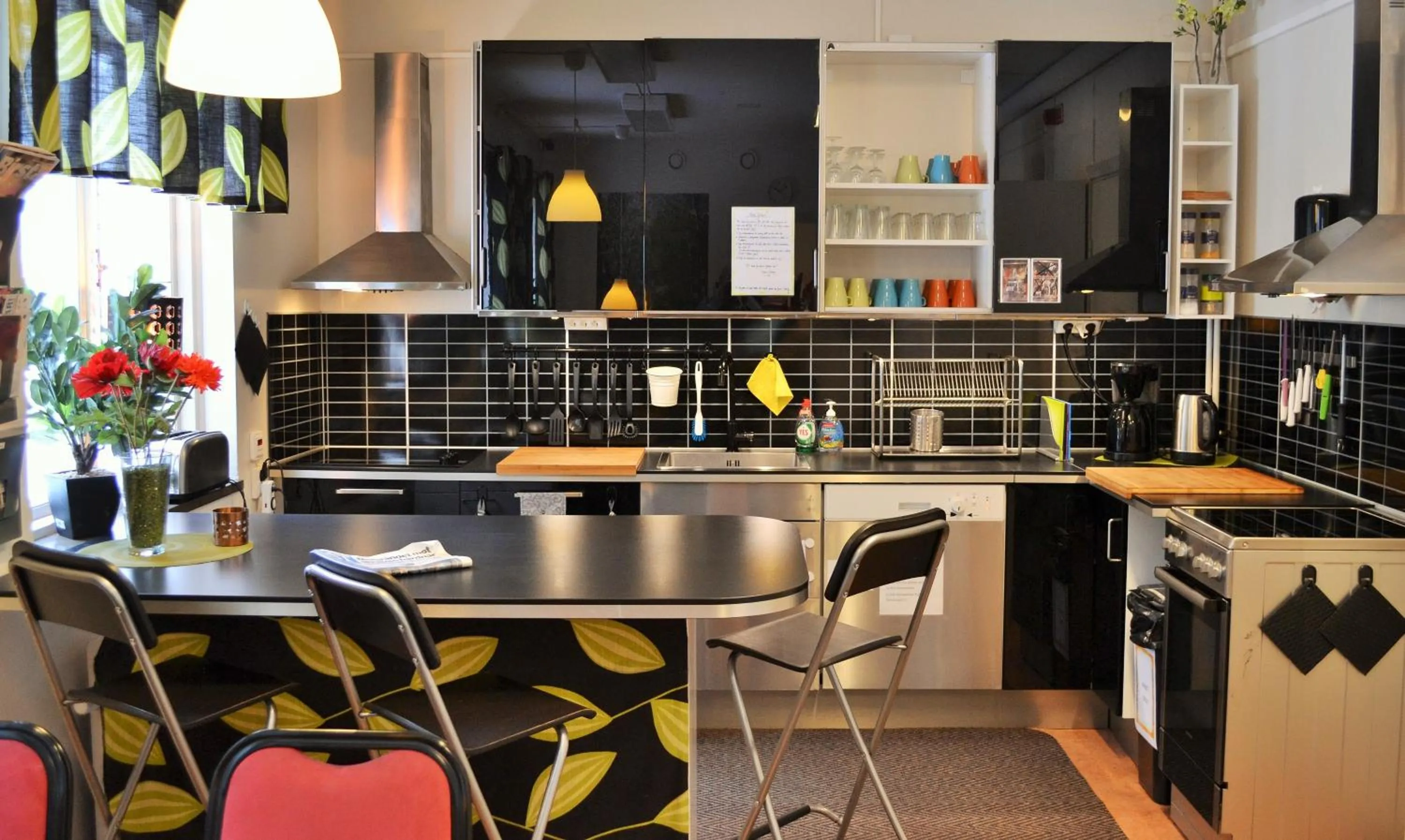 Kitchen or kitchenette in Södra Bergets Vandrarhem