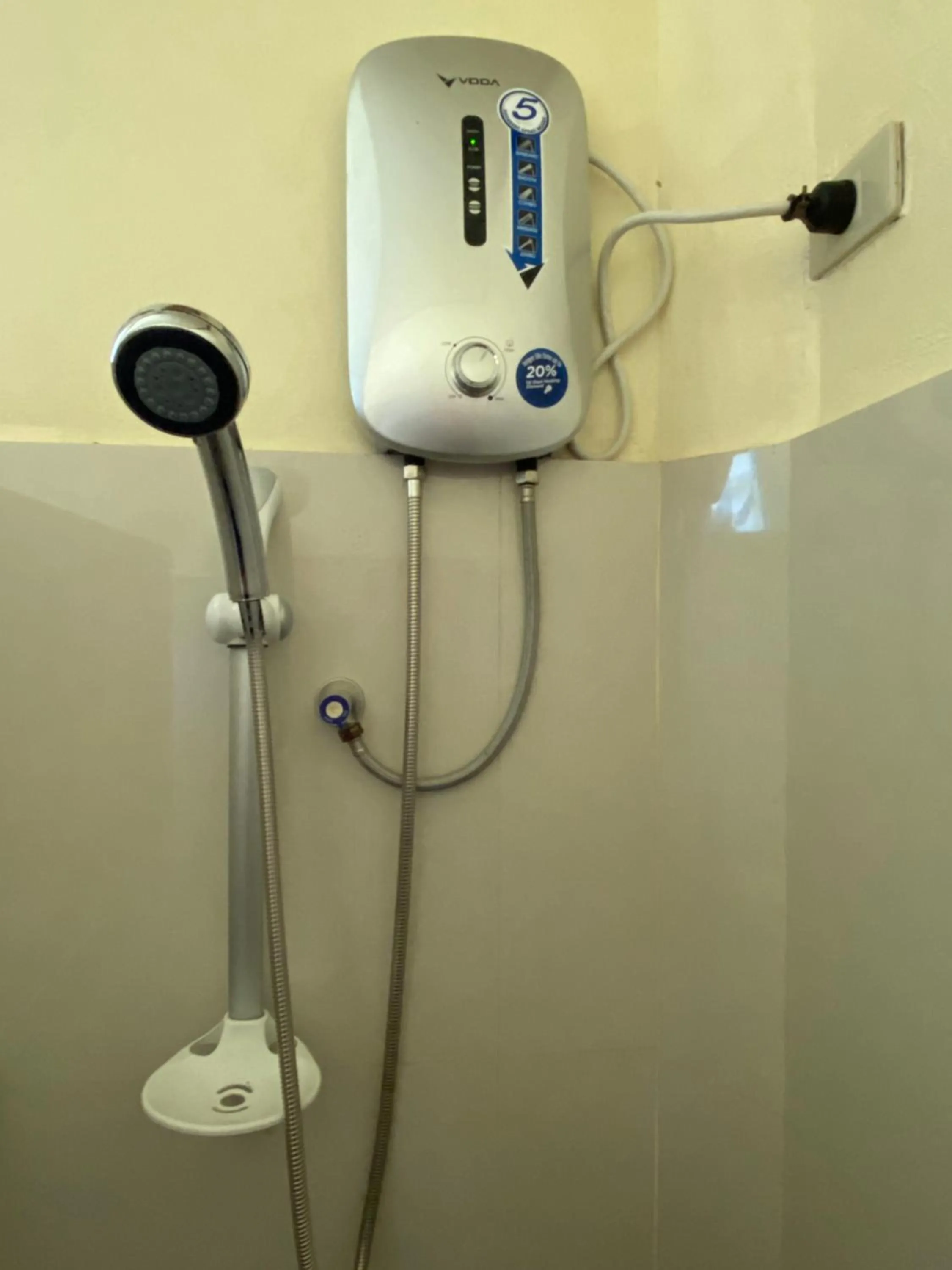 Shower in Santa Claus Hilltop