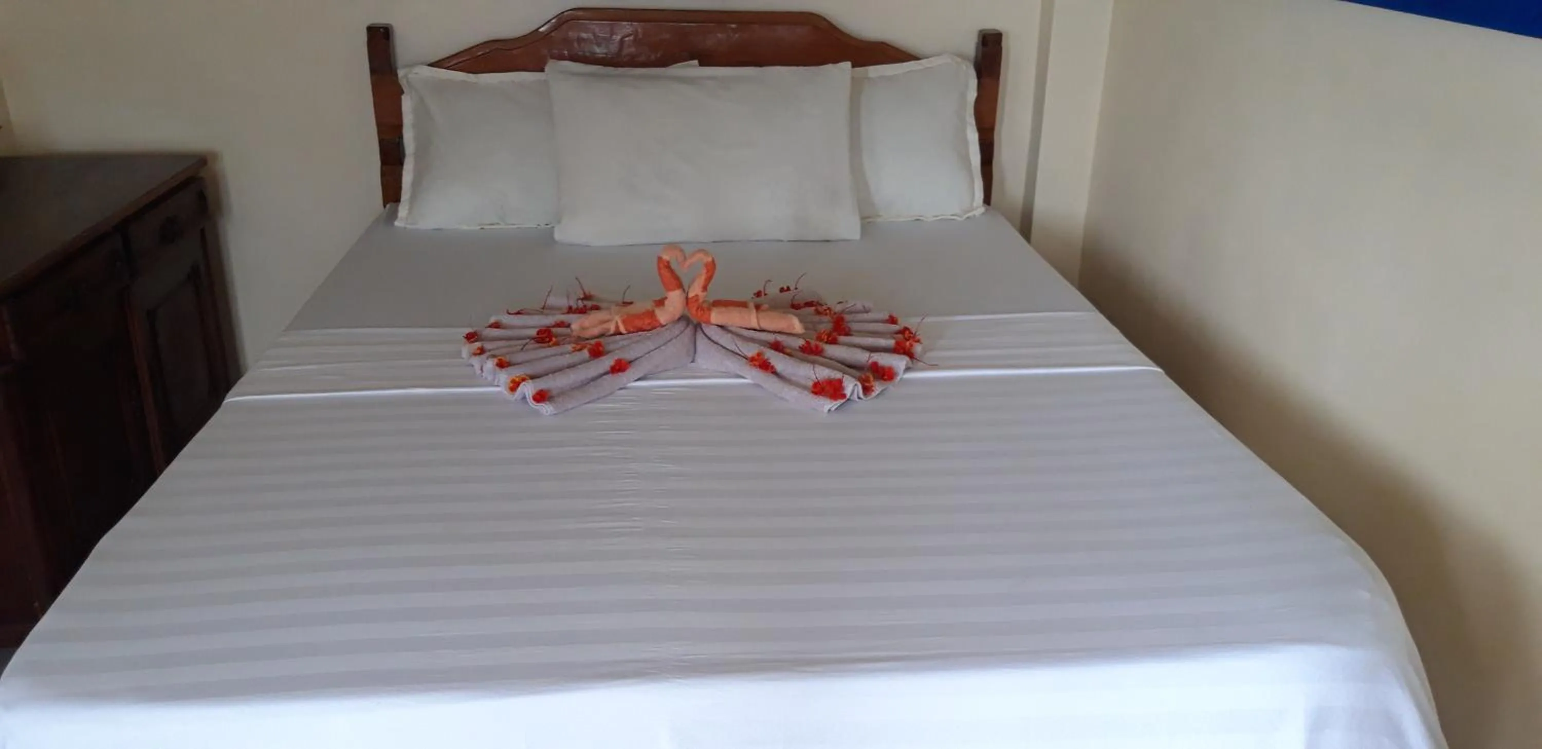 Photo of the whole room, Bed in Santa Claus Hilltop