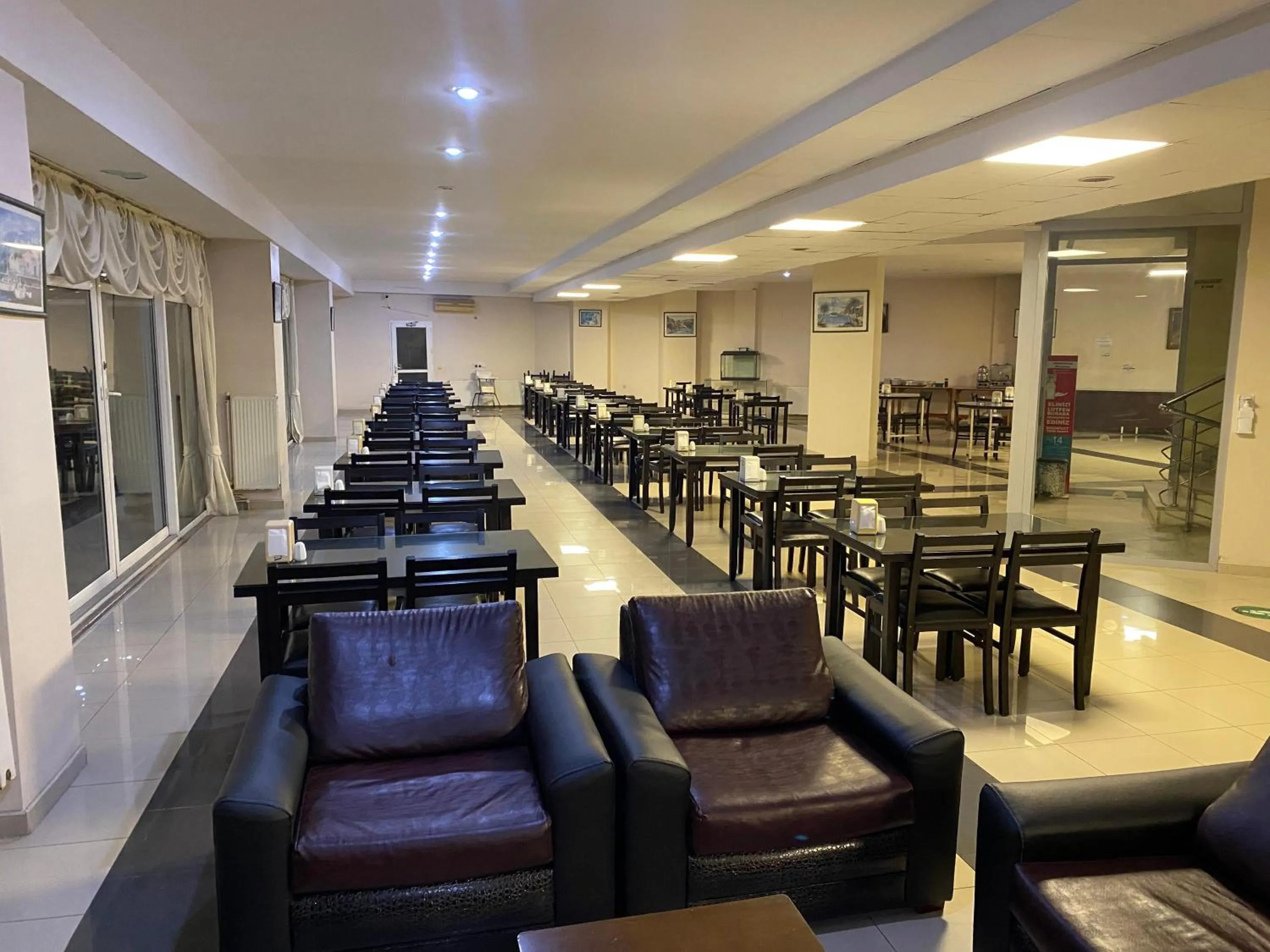 Restaurant/places to eat in Prima Hotel