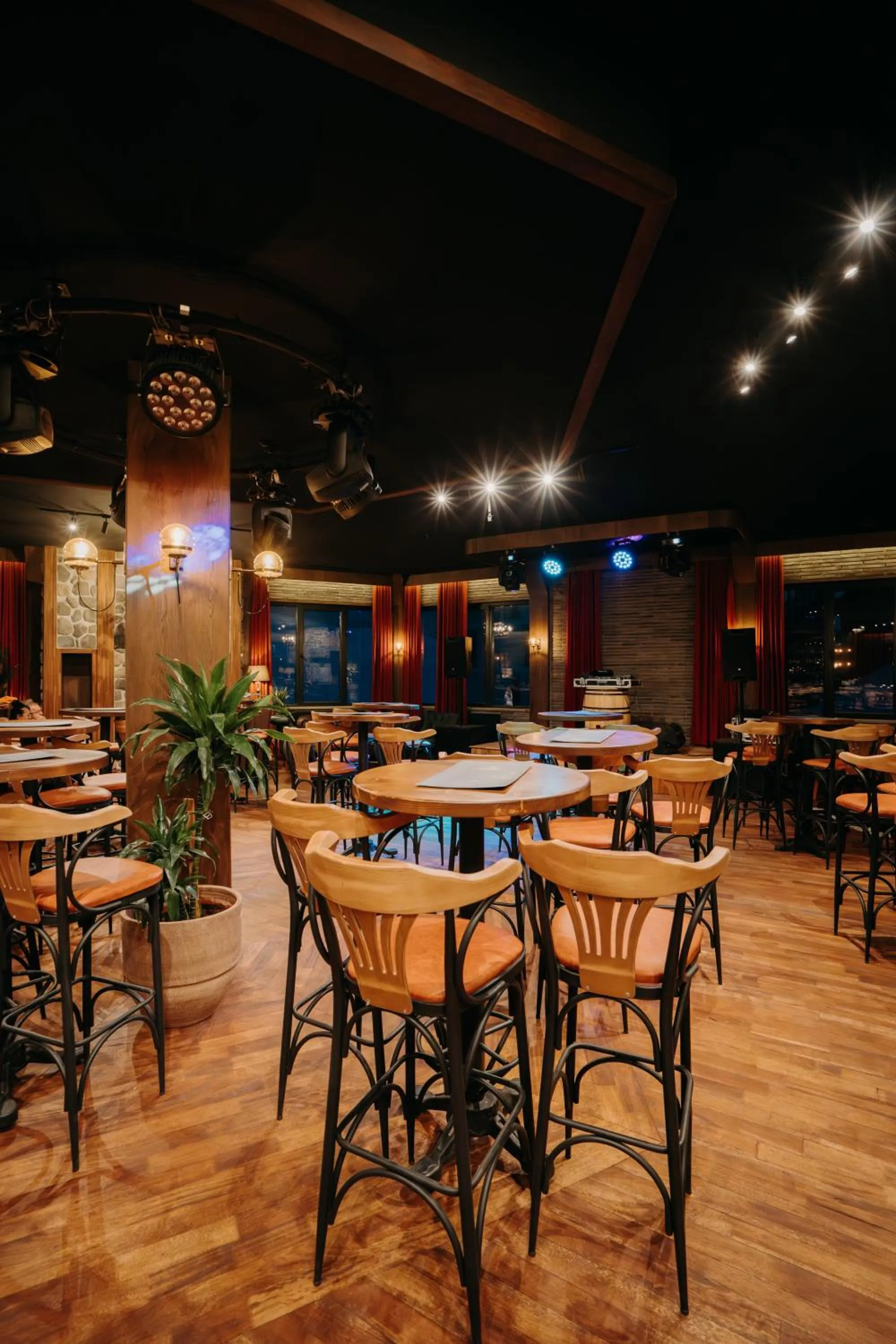 Nightclub / DJ in Mirada Del Lago