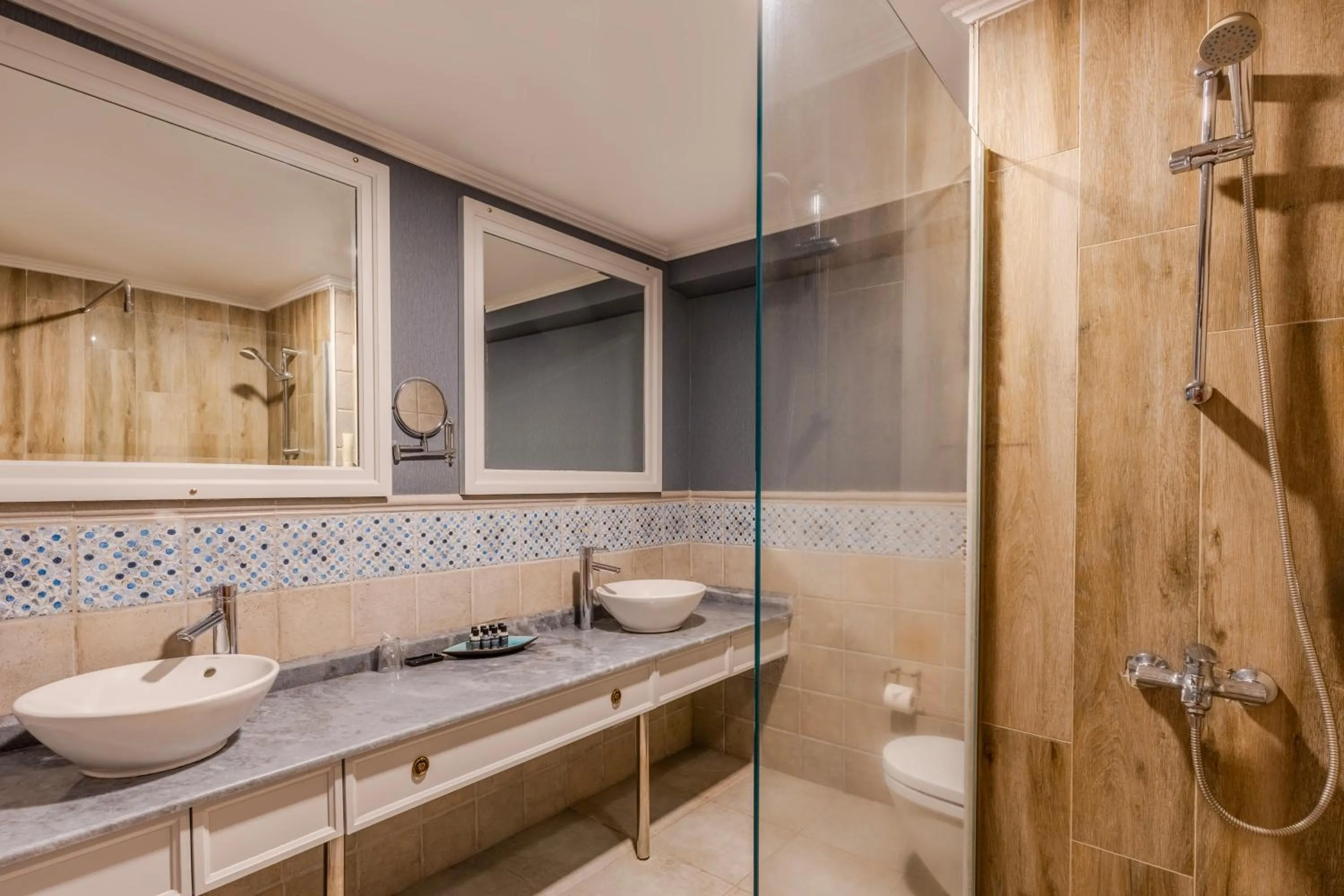 Shower in Mirada Del Lago