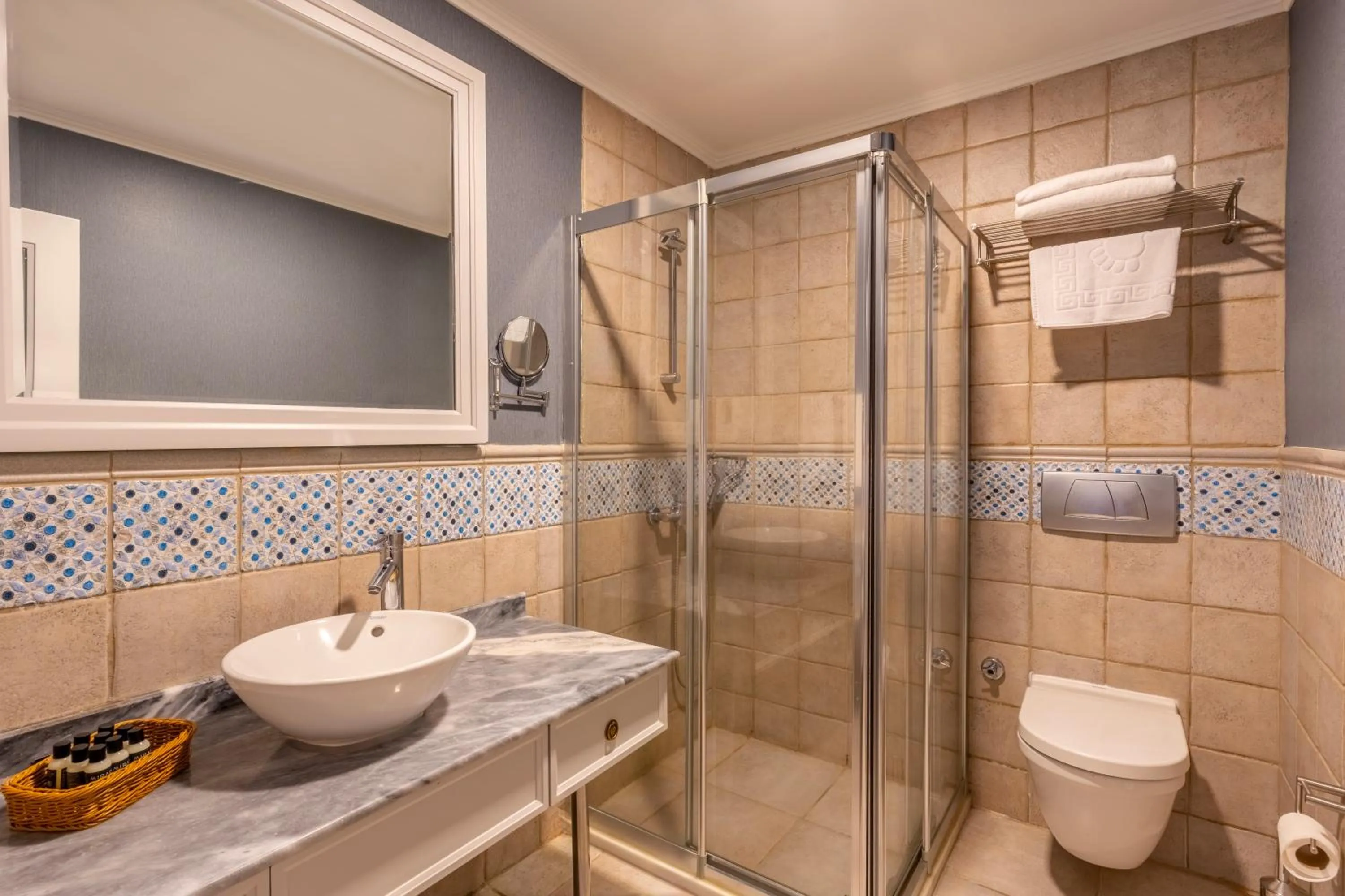 Shower in Mirada Del Lago