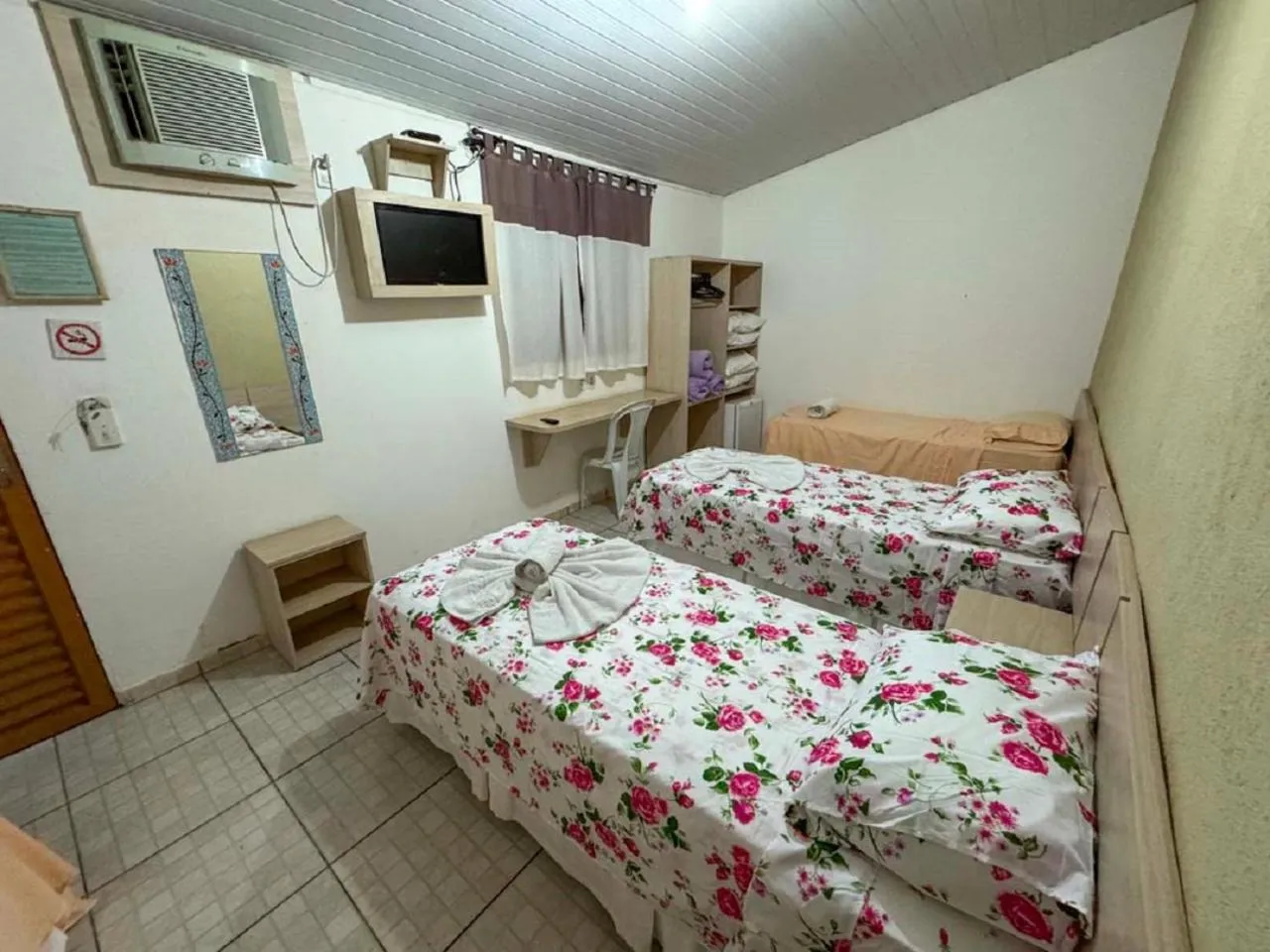Property building, Bed in Pousada Jubaia