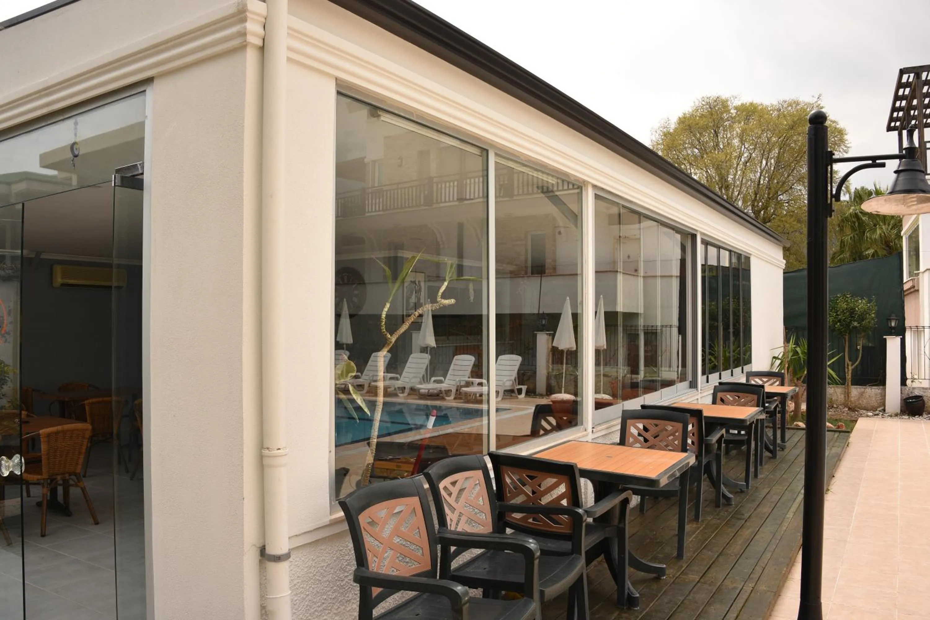 Restaurant/places to eat in Minta Apart Hotel