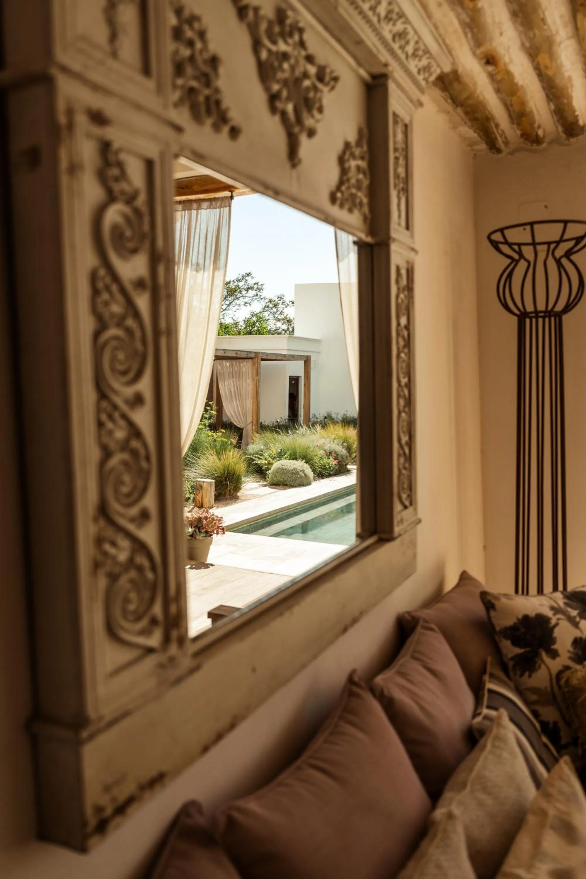 Living room, Bed in El Cortijo Hotel Boutique