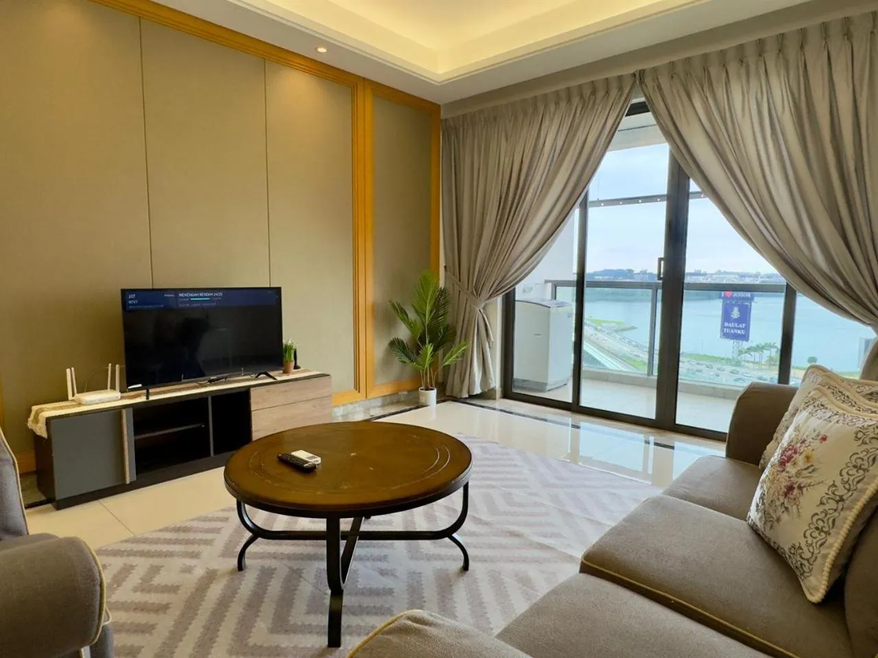 JB City CIQ-R&F Shopping Mall Apartment