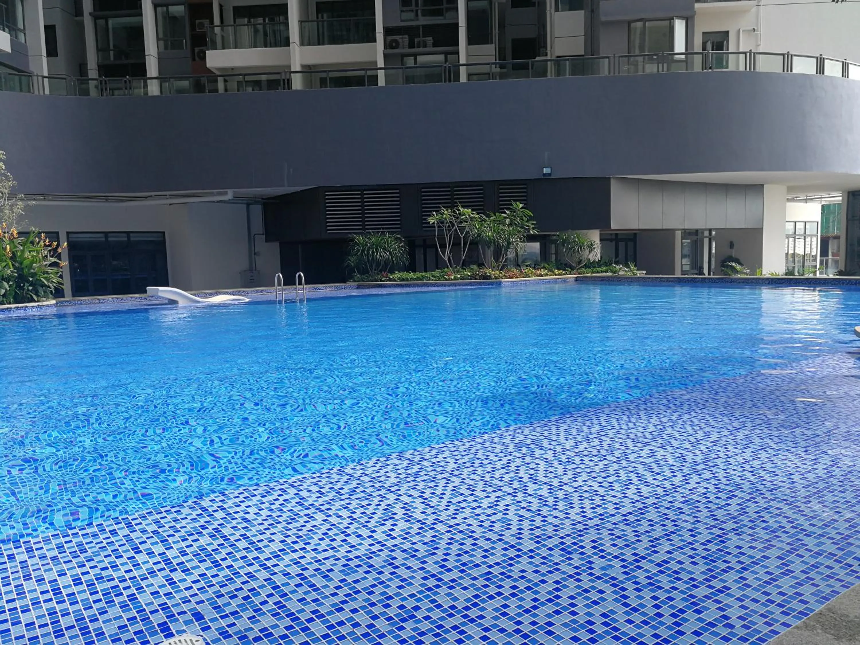 JB City CIQ-R&F Shopping Mall Apartment