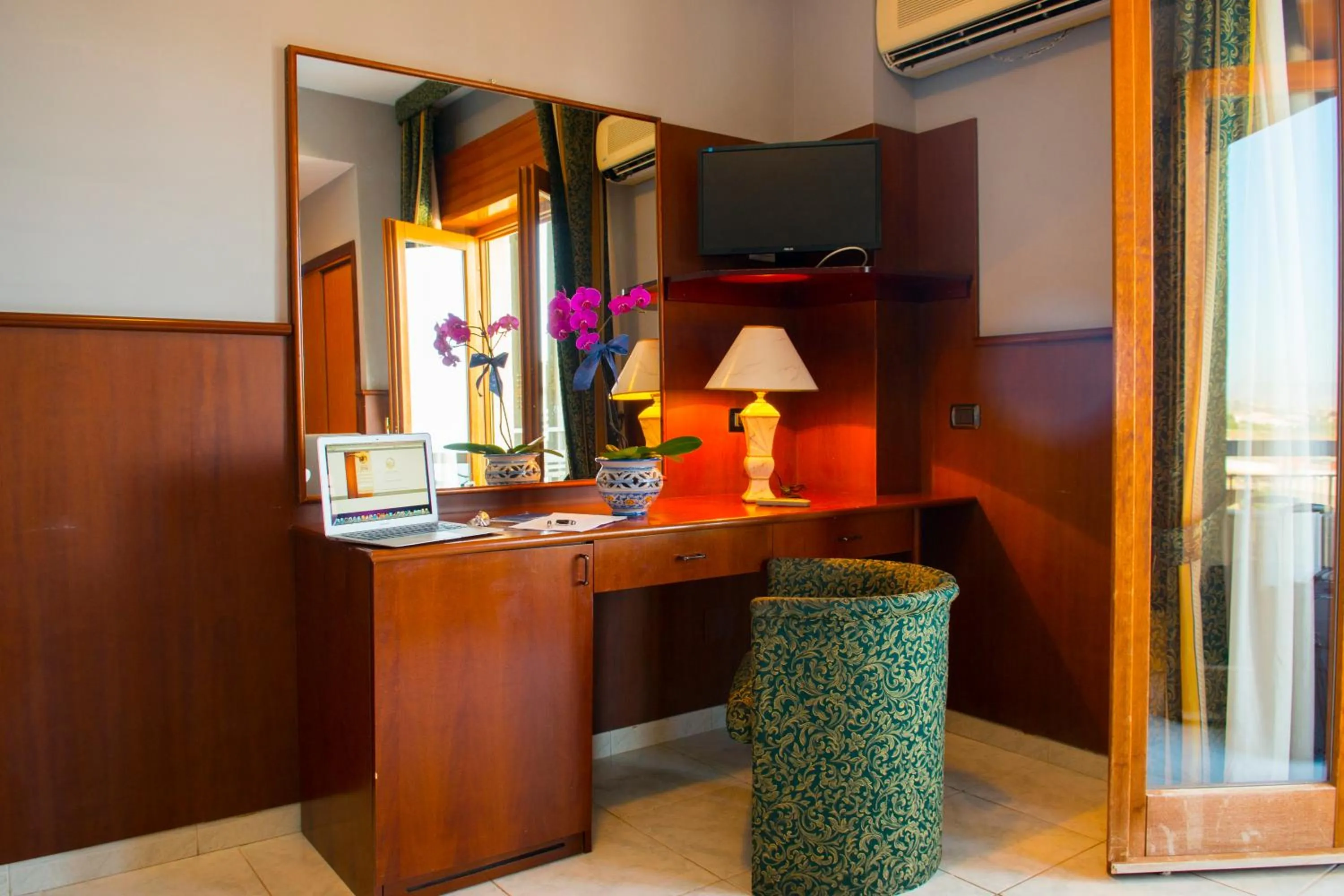 TV and multimedia in Hotel Dei Pini