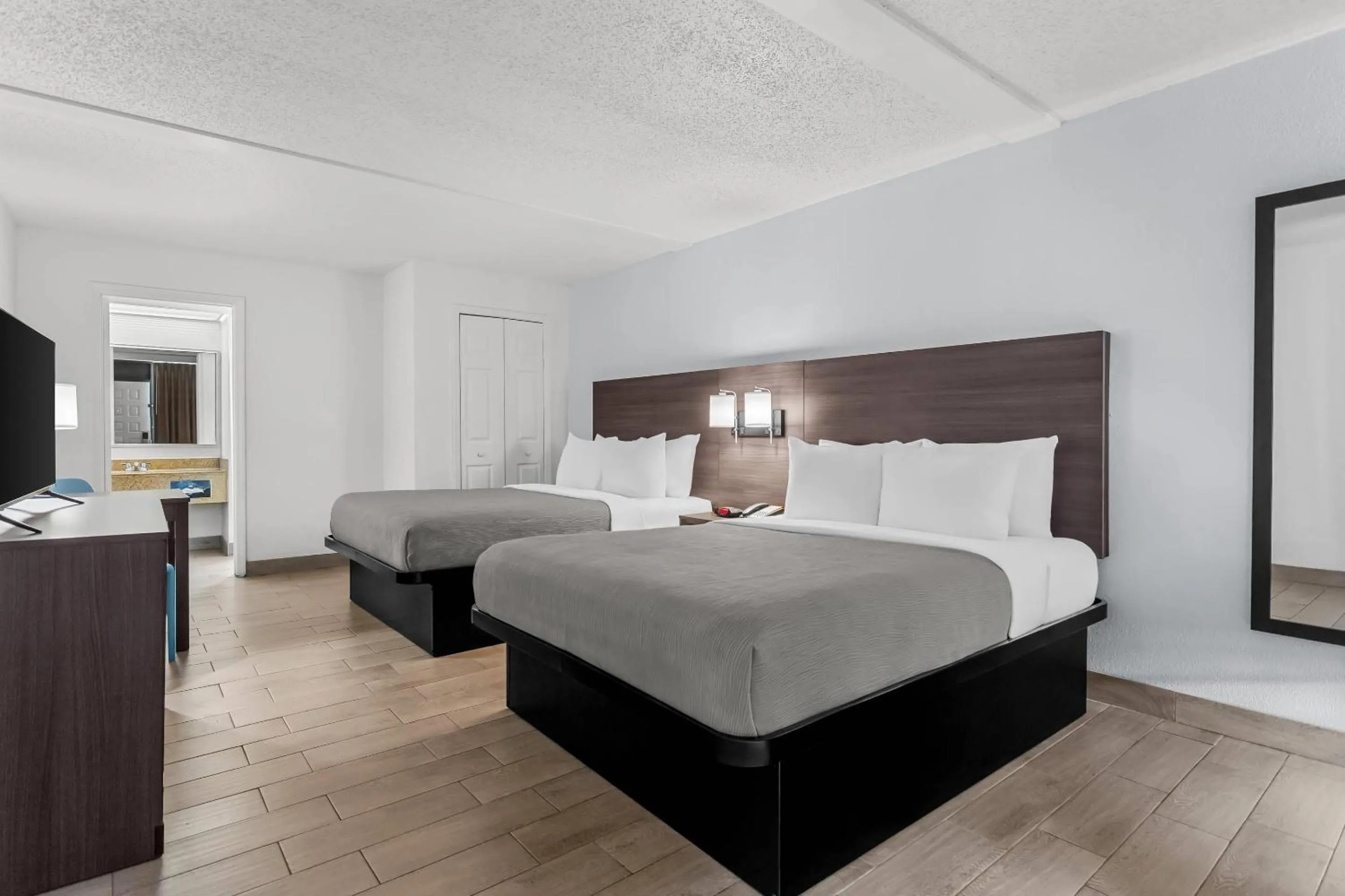 Bed in Quality Inn & Suites at Tropicana Field