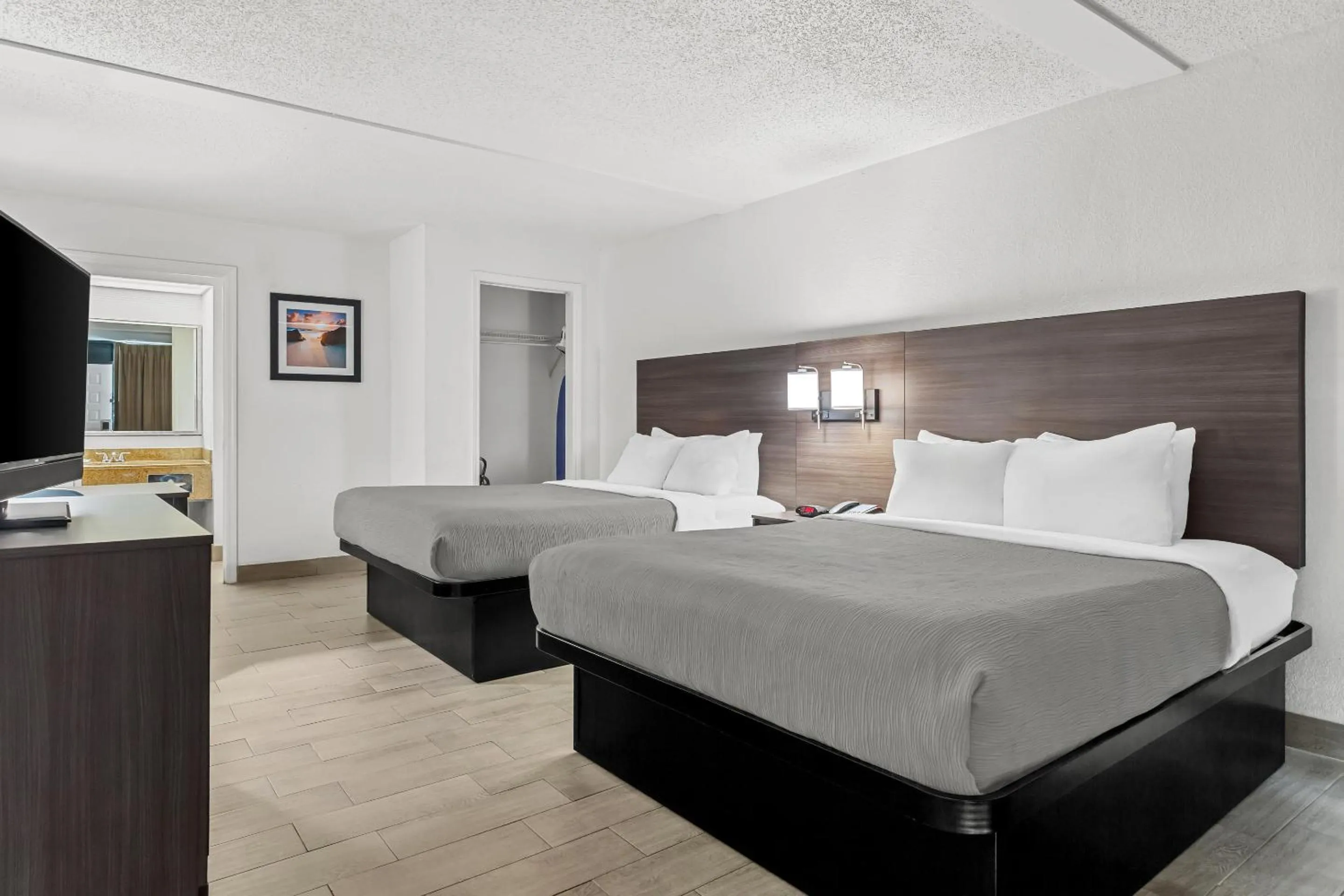 Bed in Quality Inn & Suites at Tropicana Field