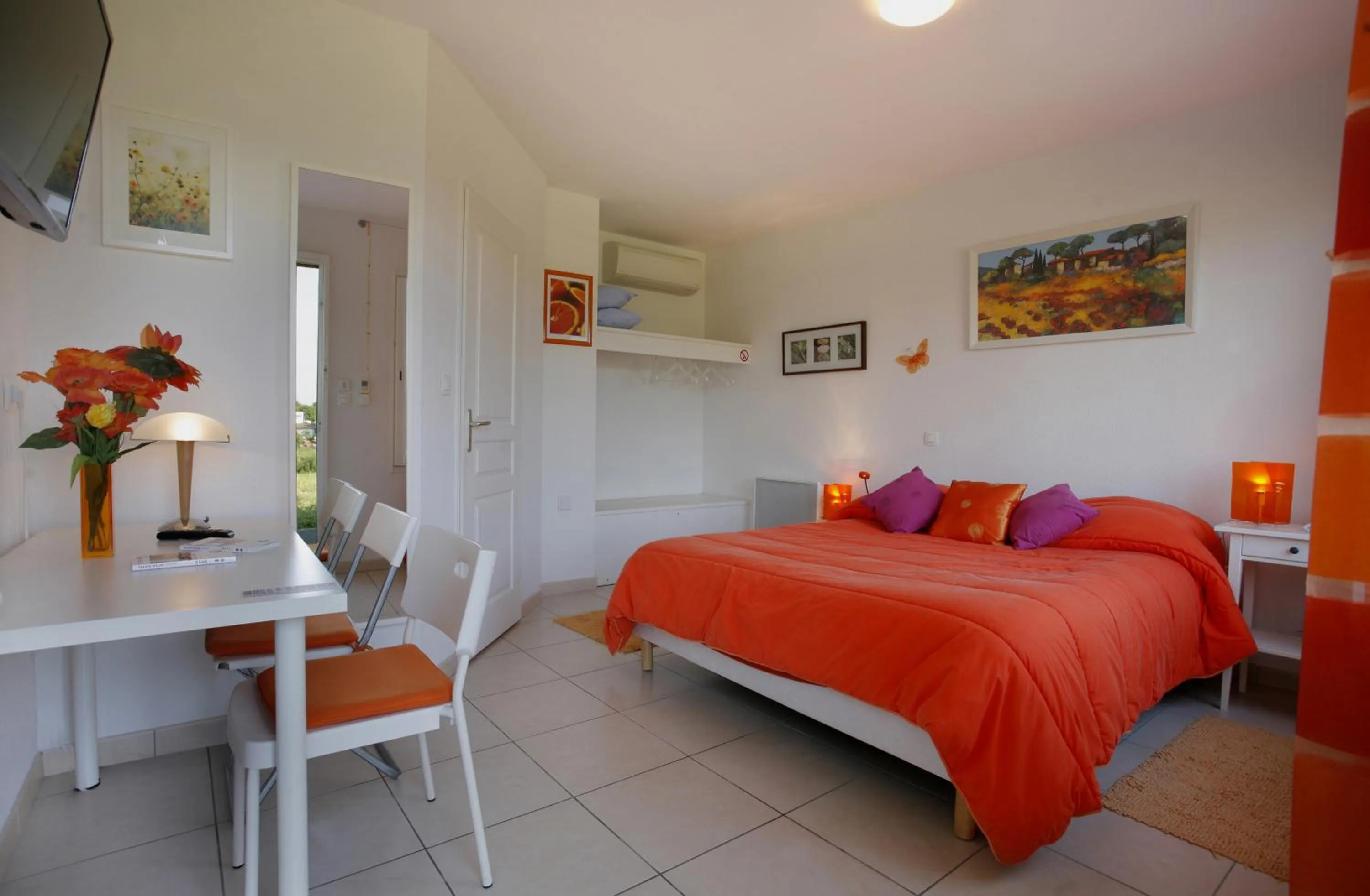 Photo of the whole room, Bed in Logis Hôtel Corintel Bordeaux Est