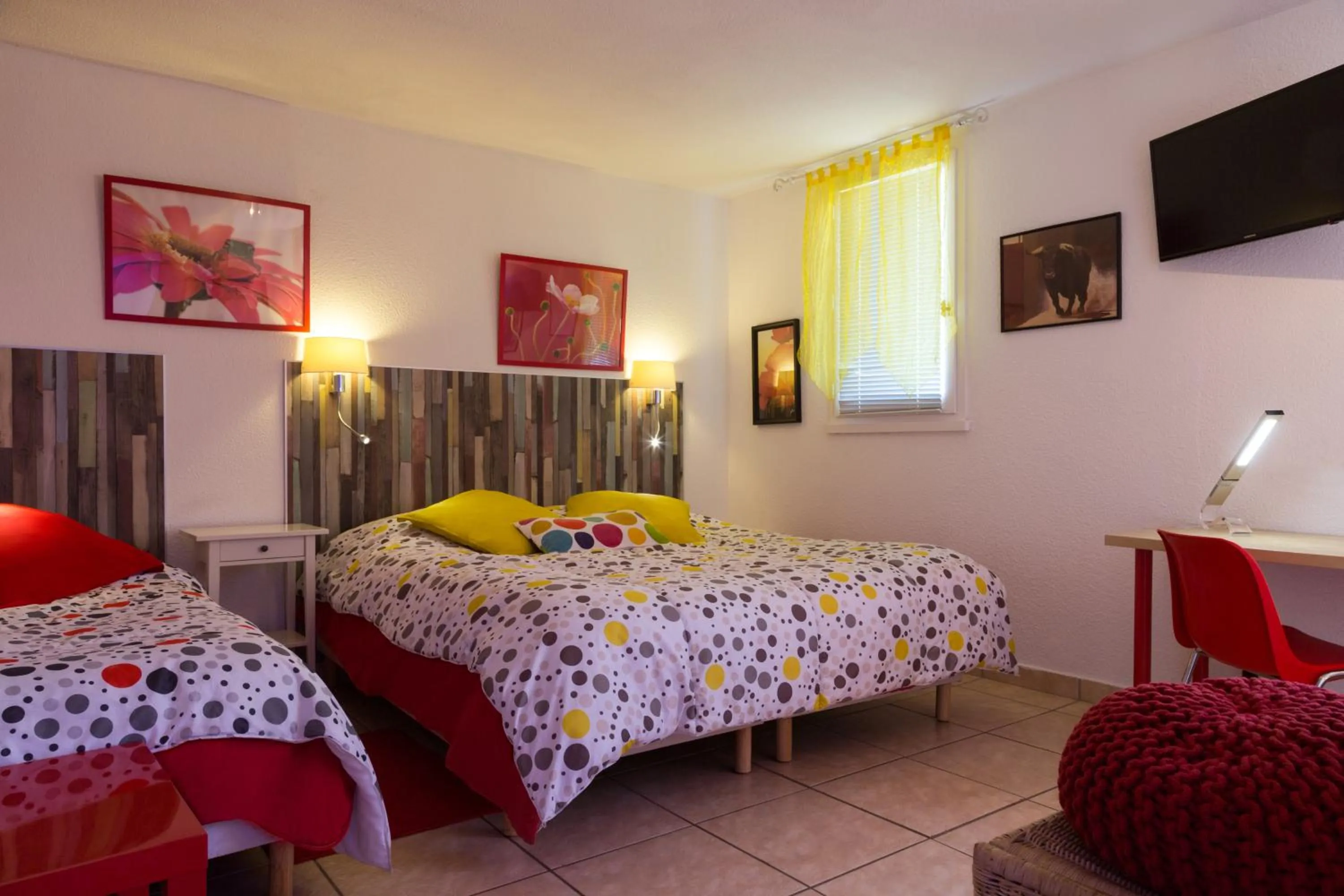 Photo of the whole room, Bed in Logis Hôtel Corintel Bordeaux Est