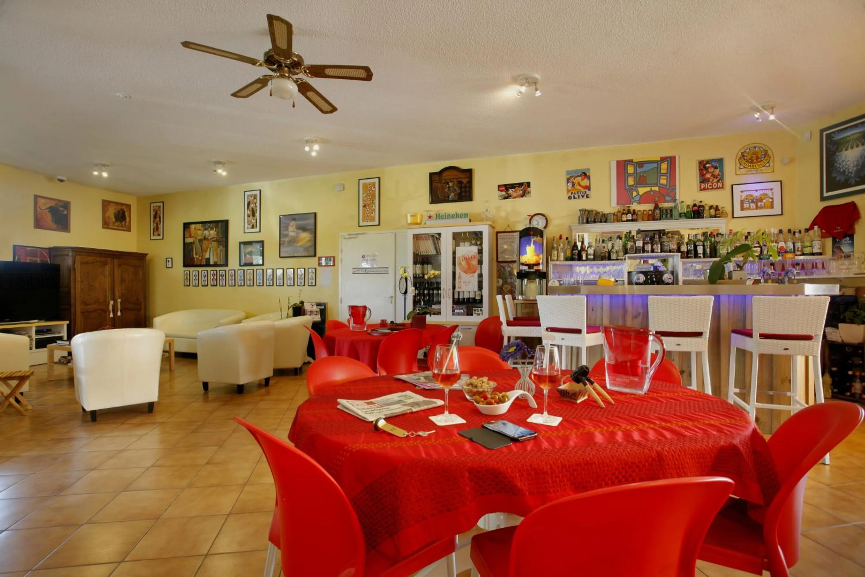 Restaurant/places to eat in Logis Hôtel Corintel Bordeaux Est