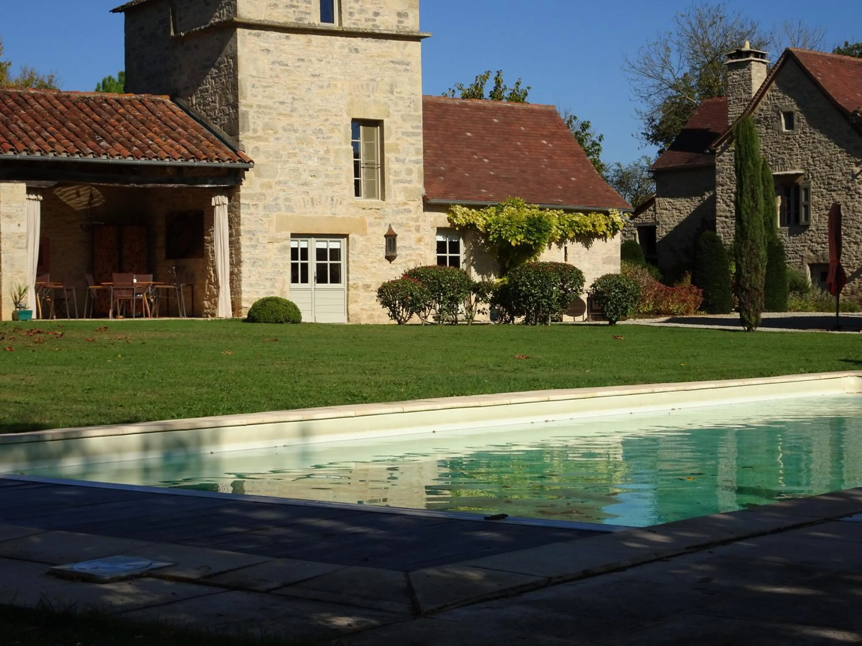 Pool view in Le Mas de Laché