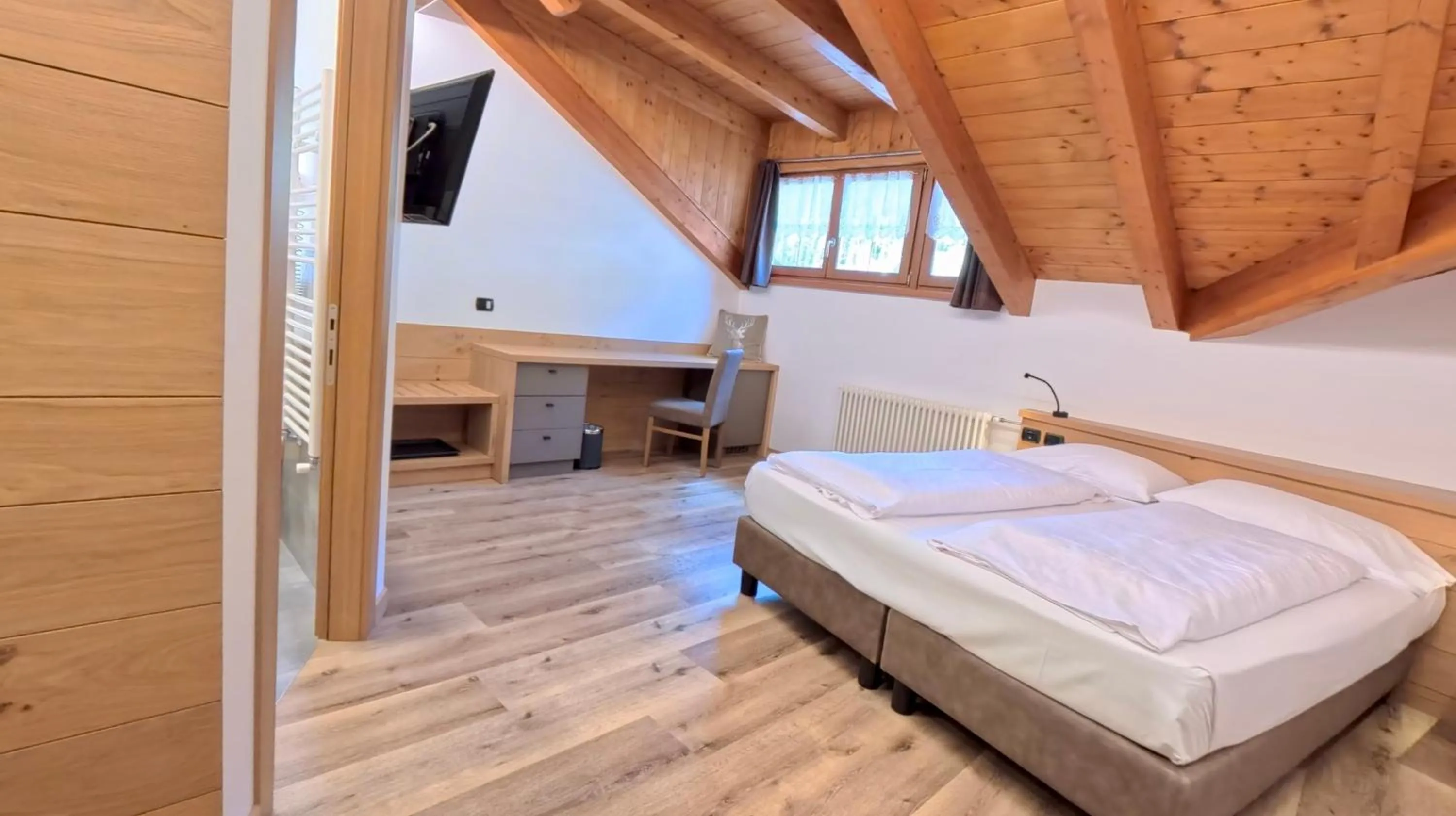 Bedroom, Bed in Hotel Cristallo