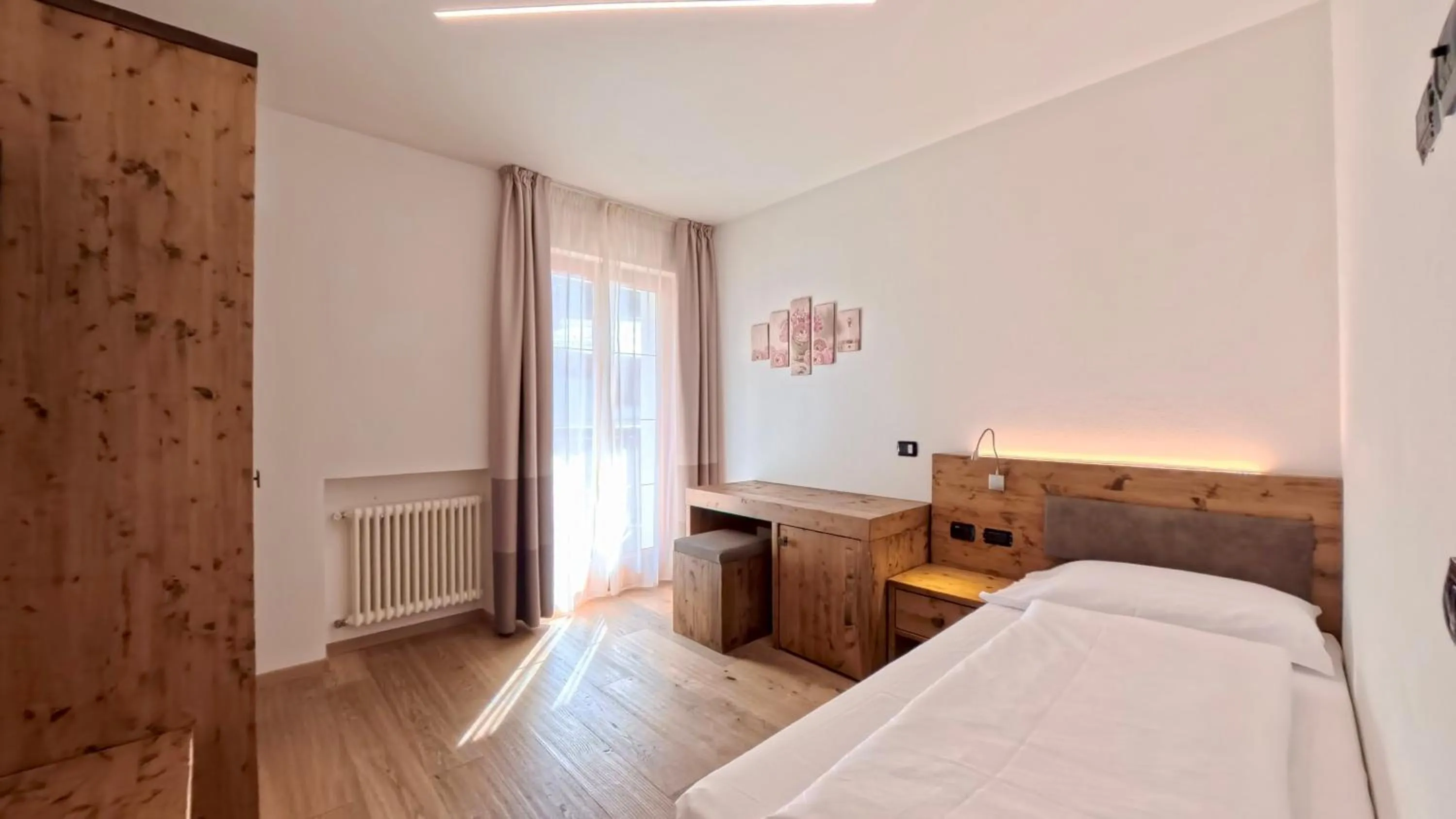 Bedroom, Bed in Hotel Cristallo