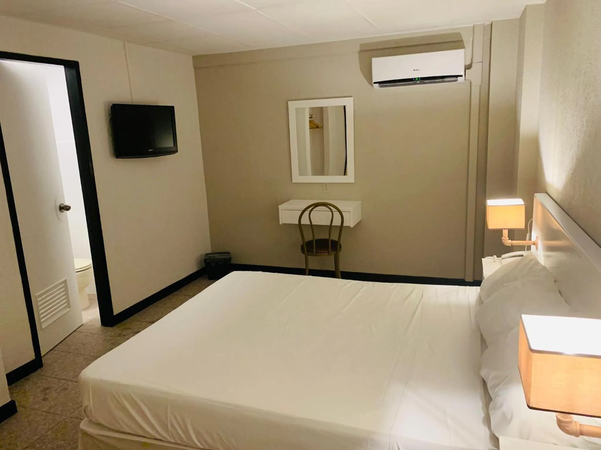 Bed in San Marco Hotel Curacao & Casino