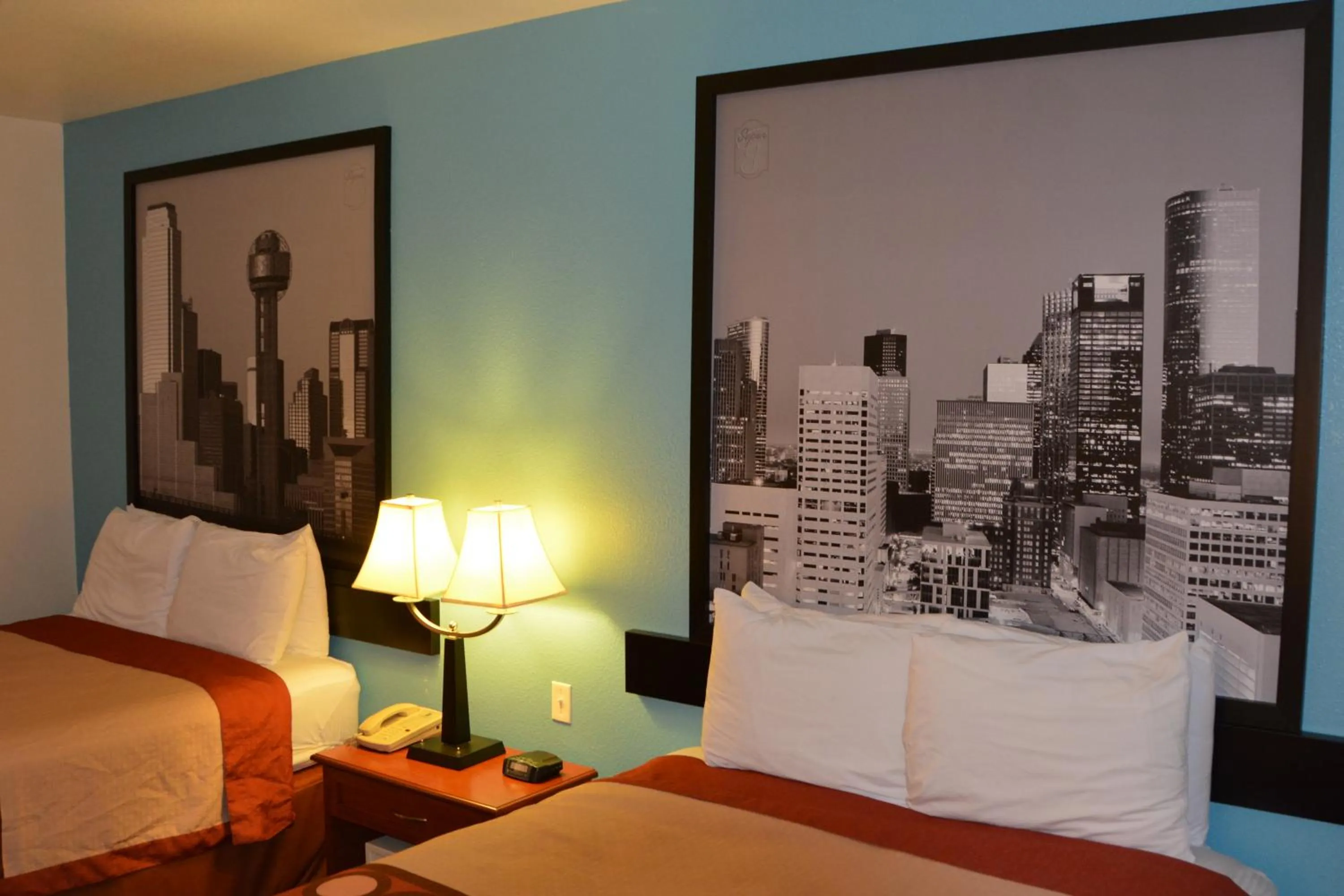 Bed in Super 8 by Wyndham Austin/Airport South