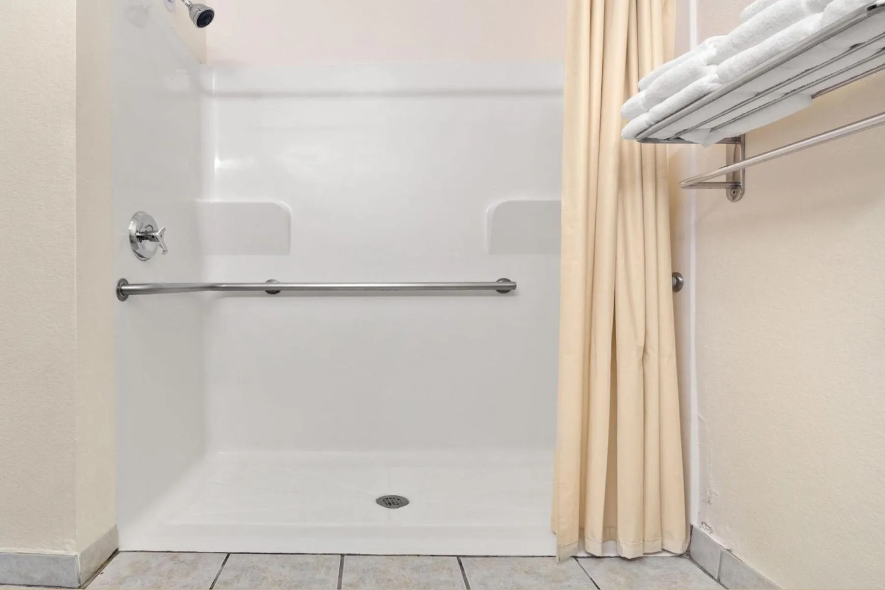 Bathroom in Super 8 by Wyndham Austin/Airport South