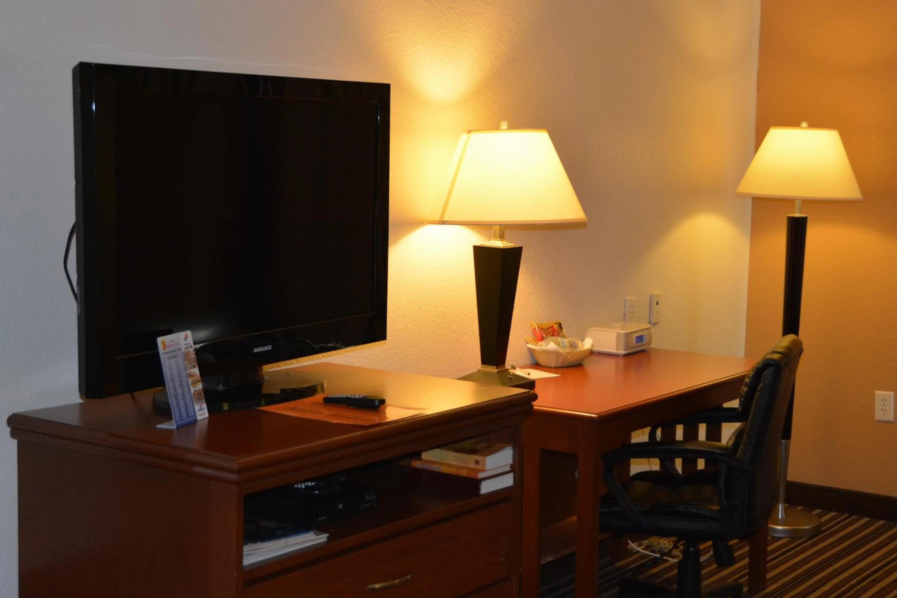 hair dresser in Super 8 by Wyndham Austin/Airport South