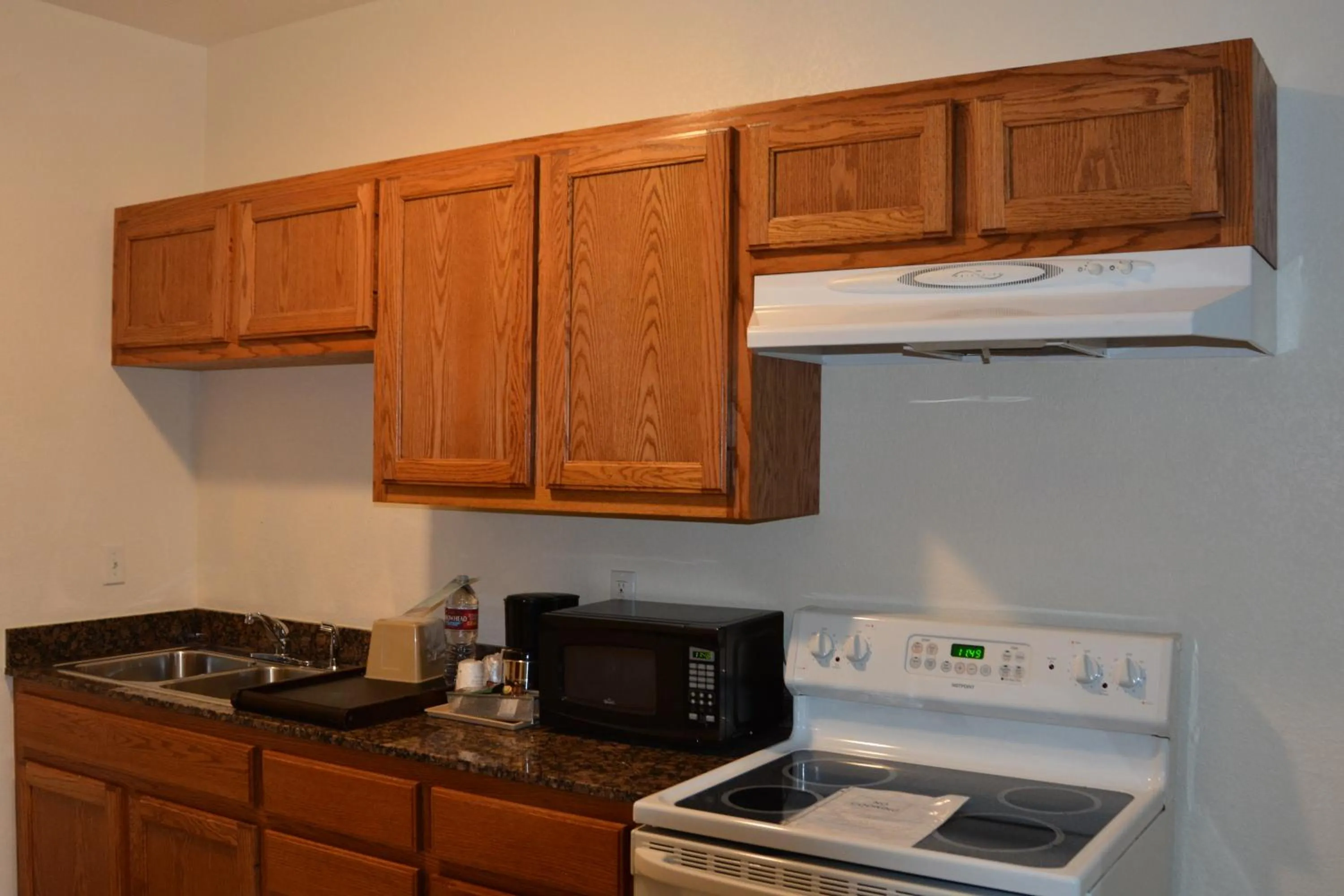 Kitchen or kitchenette in Super 8 by Wyndham Austin/Airport South