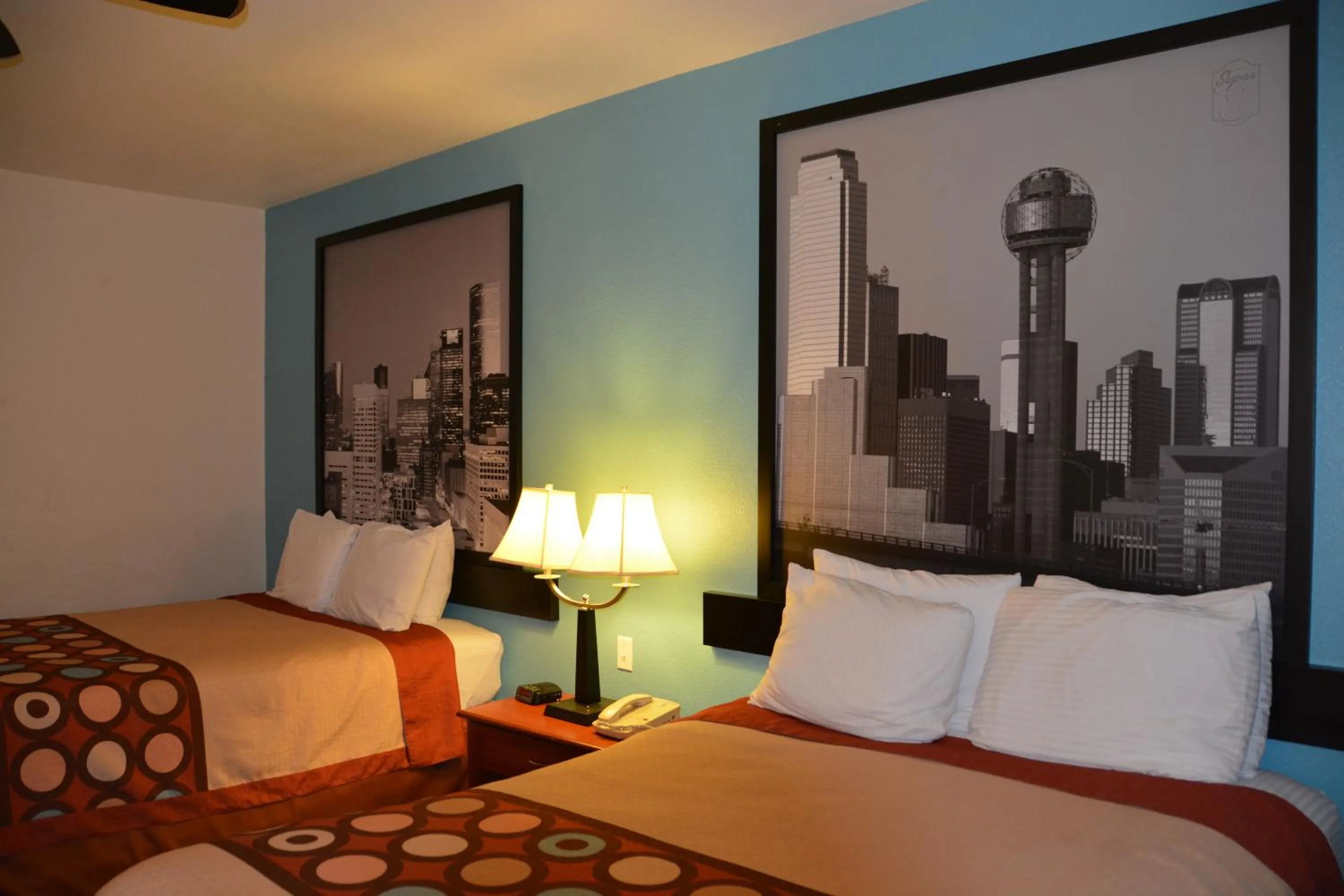 Bed in Super 8 by Wyndham Austin/Airport South